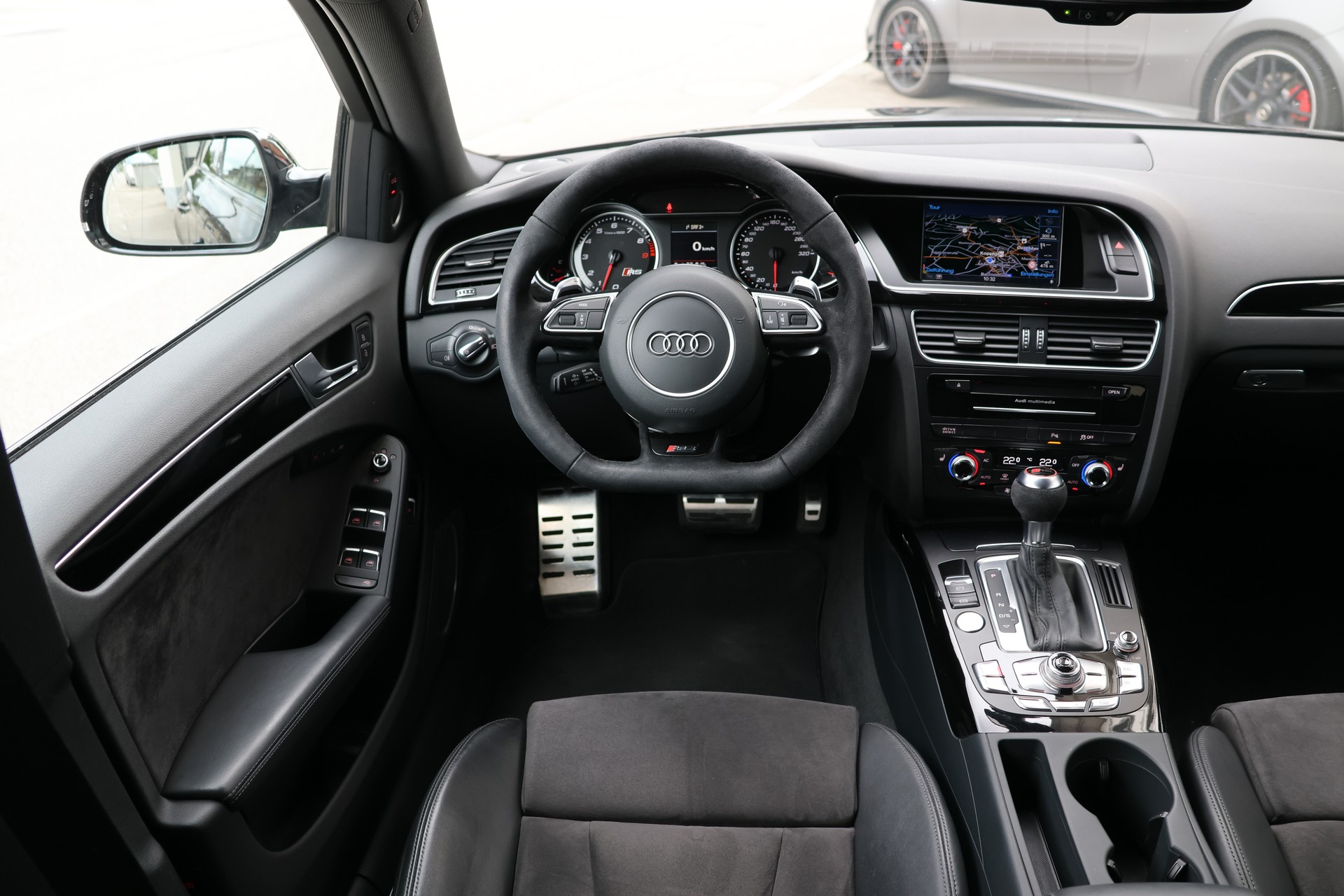 AUDI RS4 Avant 4.2 FSI V8 quattro S-tronic (CH) *1.Hand*-image-13