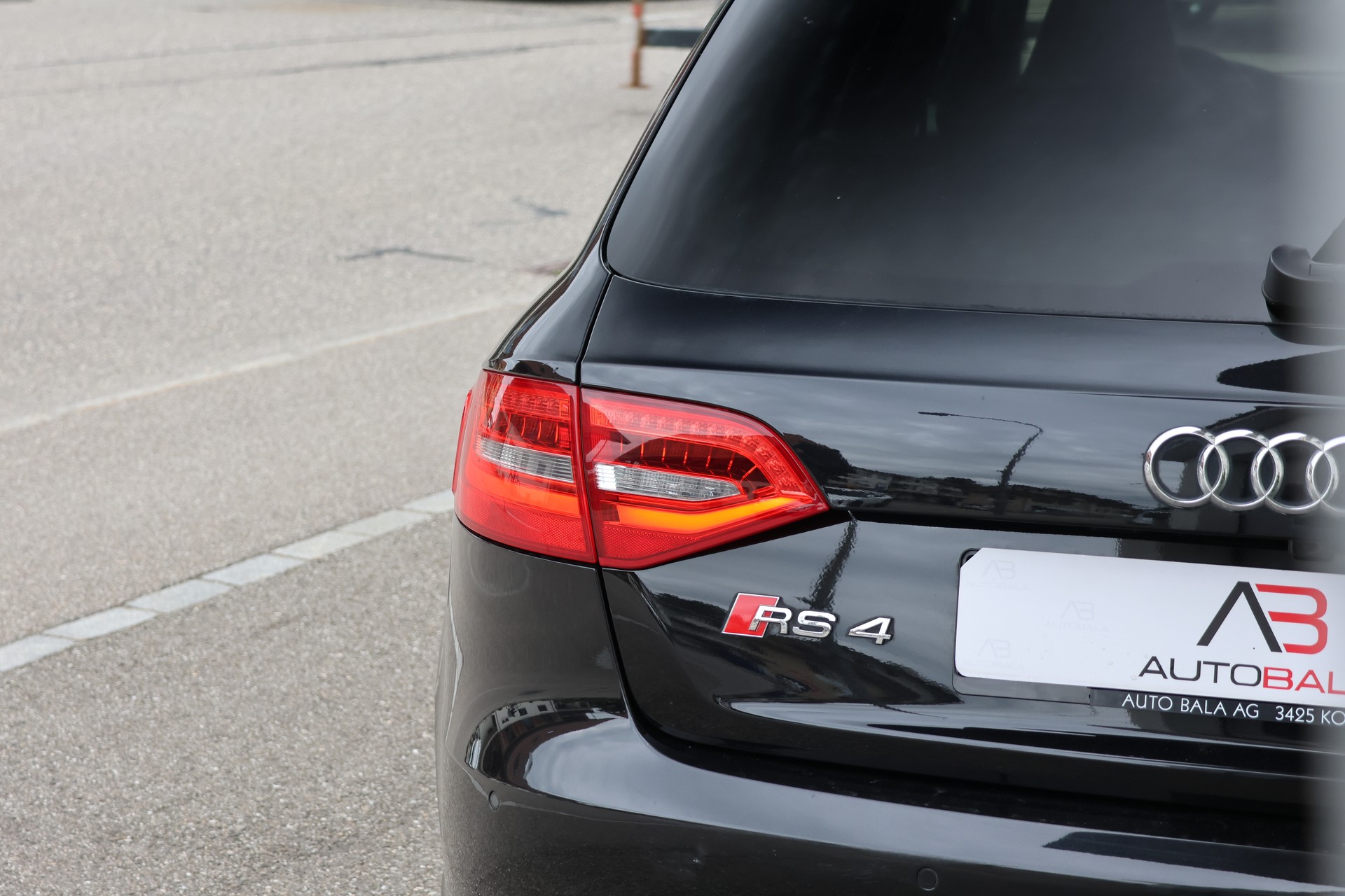 AUDI RS4 Avant 4.2 FSI V8 quattro S-tronic (CH) *1.Hand*-image-5