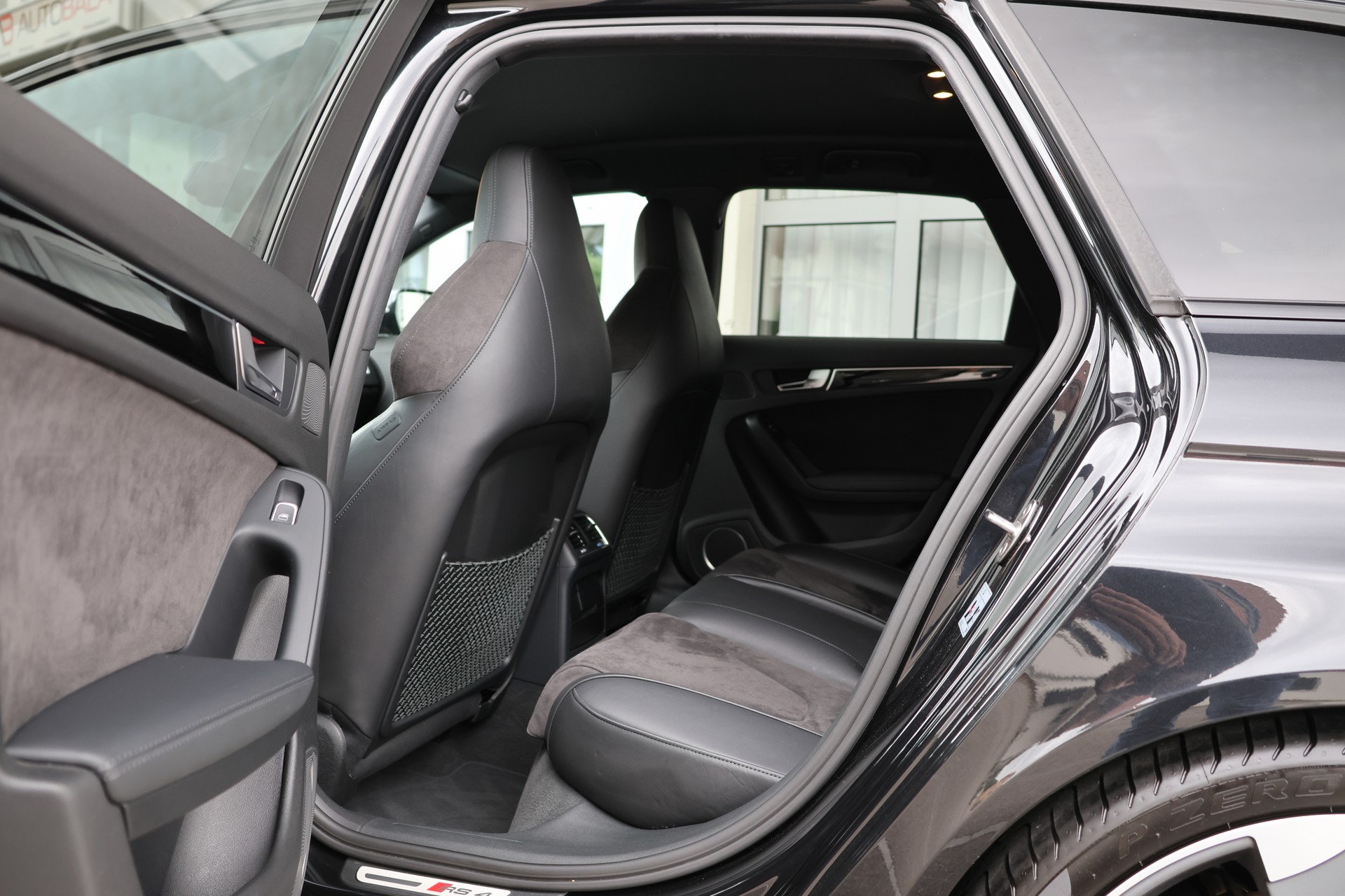 AUDI RS4 Avant 4.2 FSI V8 quattro S-tronic (CH) *1.Hand*-image-12