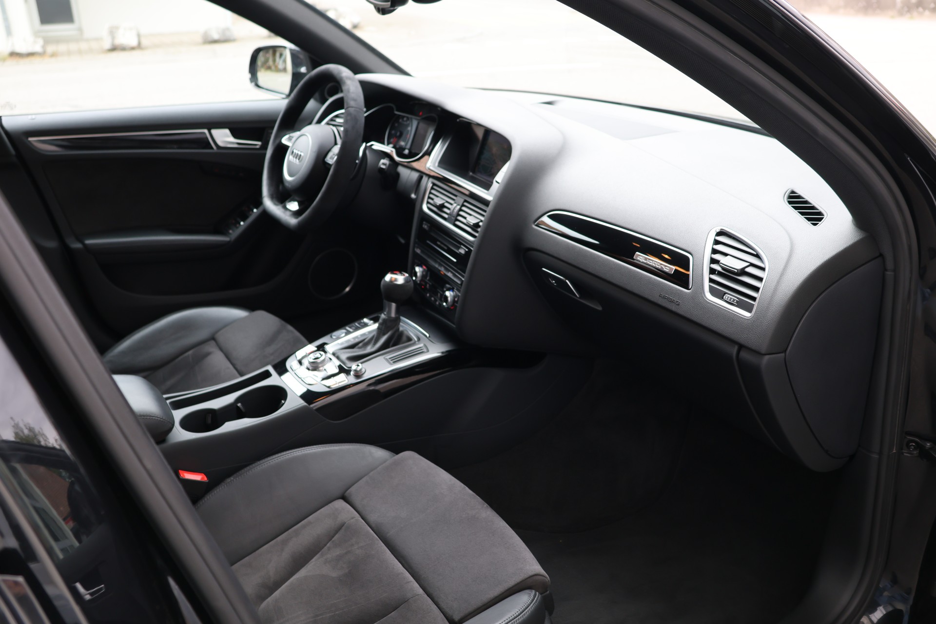 AUDI RS4 Avant 4.2 FSI V8 quattro S-tronic (CH) *1.Hand*-image-18