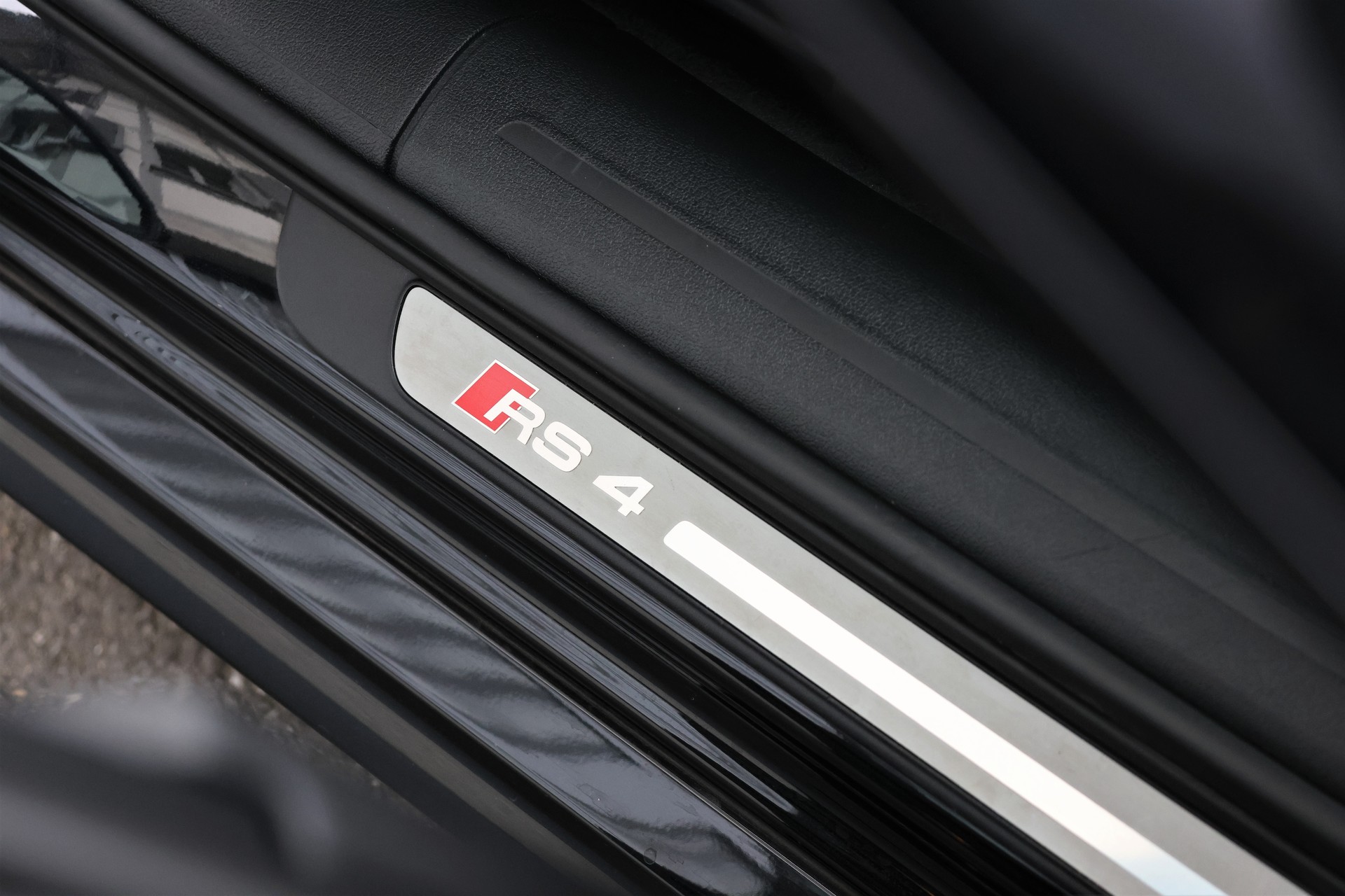 AUDI RS4 Avant 4.2 FSI V8 quattro S-tronic (CH) *1.Hand*-image-20