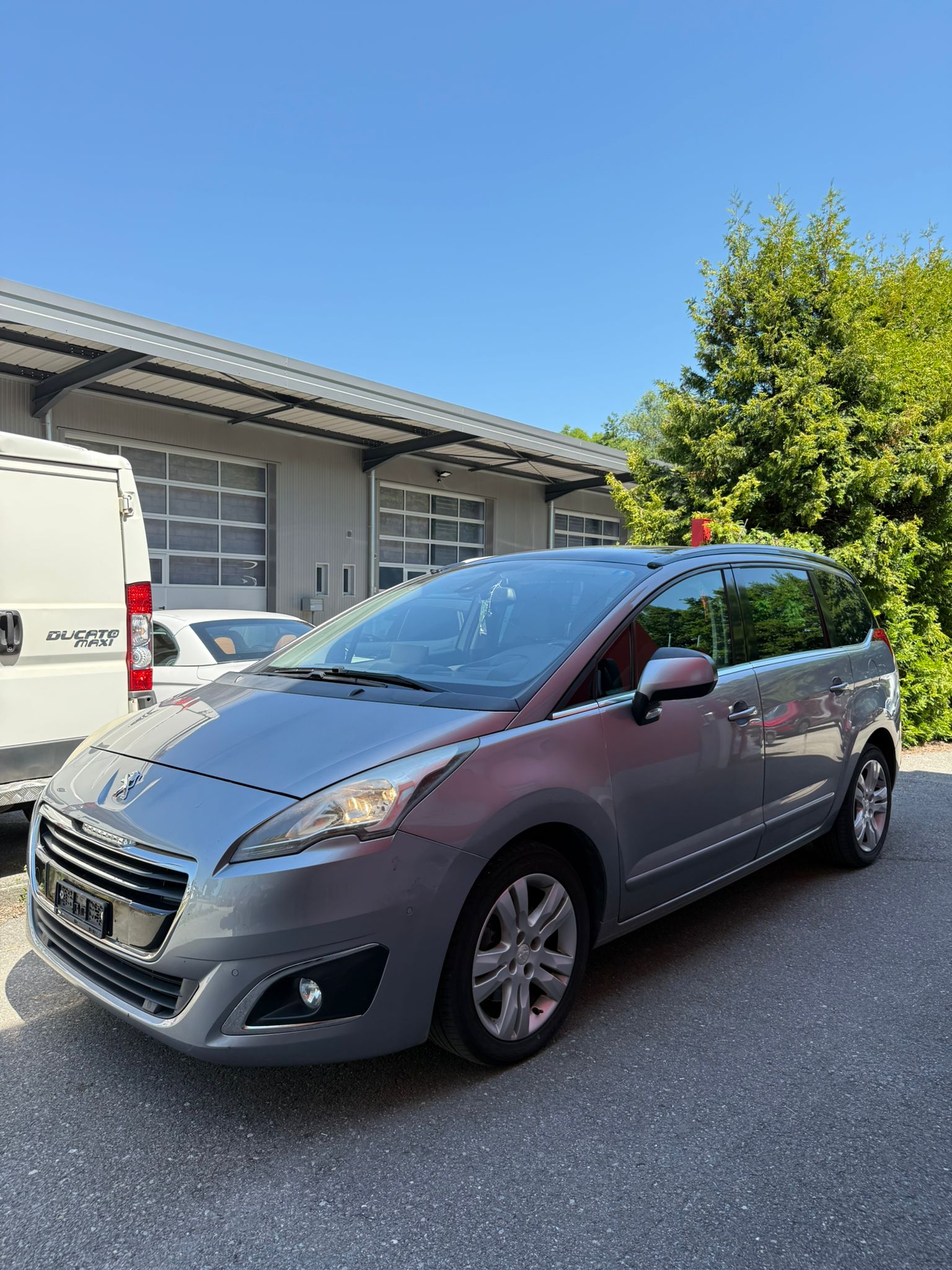 PEUGEOT 5008 1.6 THP Allure Tiptronic