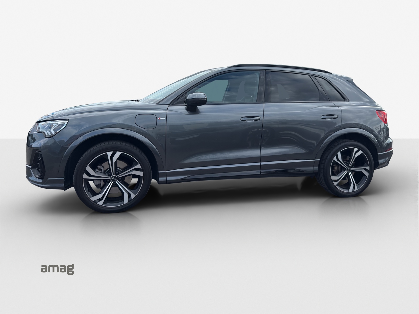 AUDI Q3 45 TFSI e S line S-tronic-showroom-element-1
