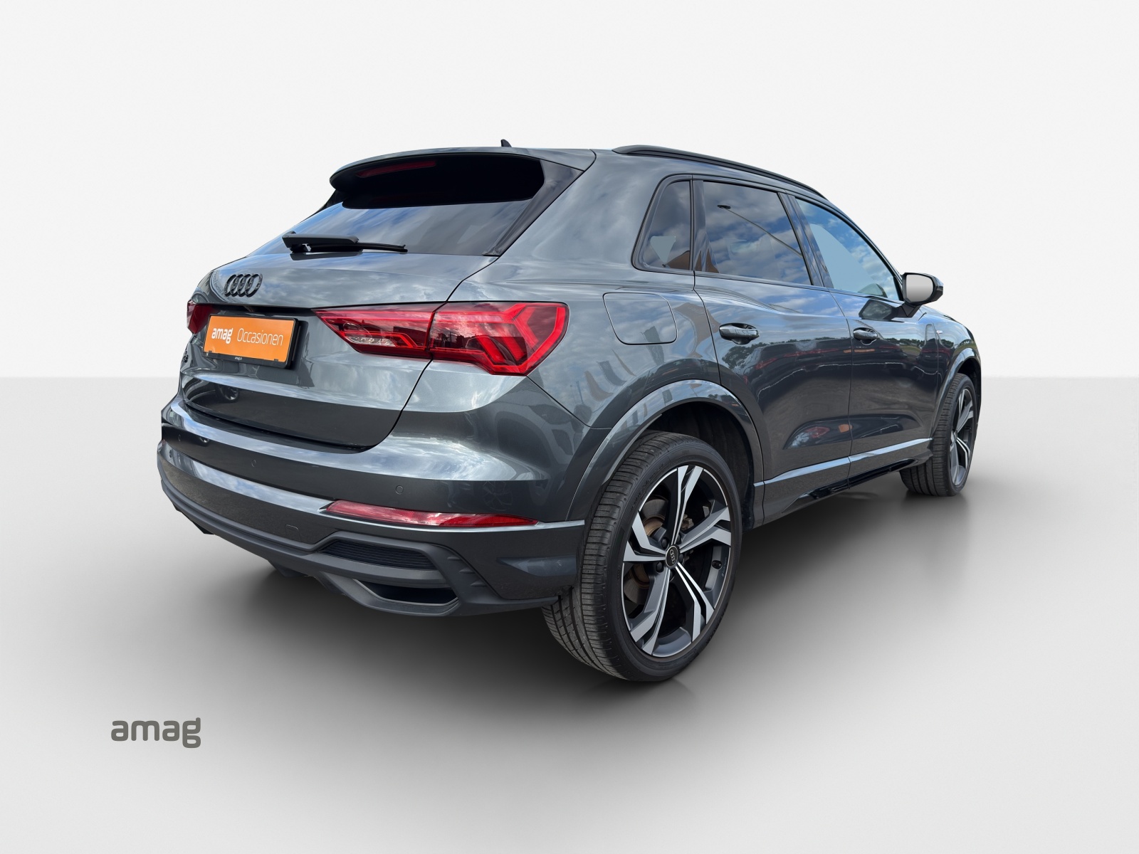 AUDI Q3 45 TFSI e S line S-tronic-image-5