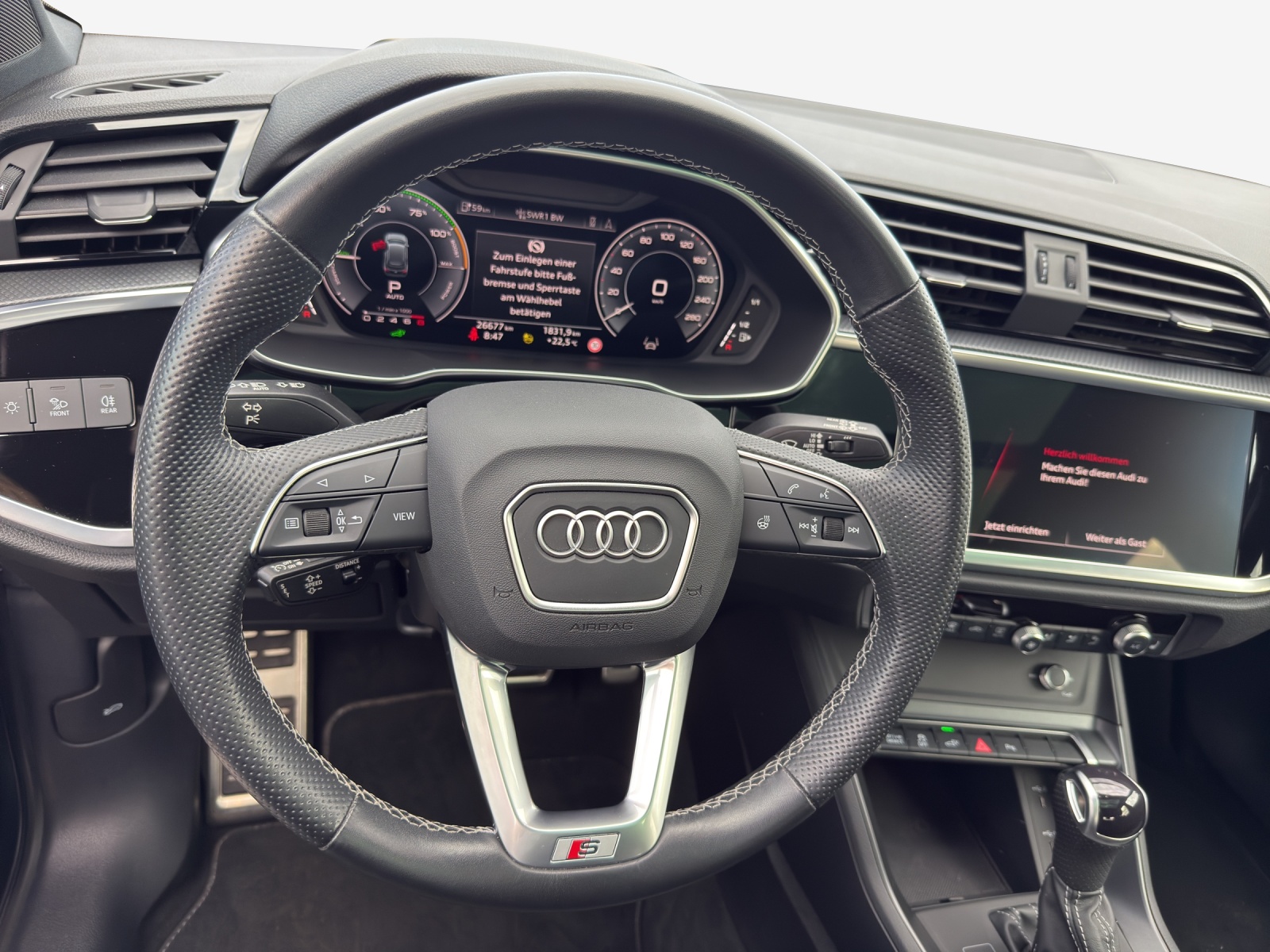 AUDI Q3 45 TFSI e S line S-tronic-image-10