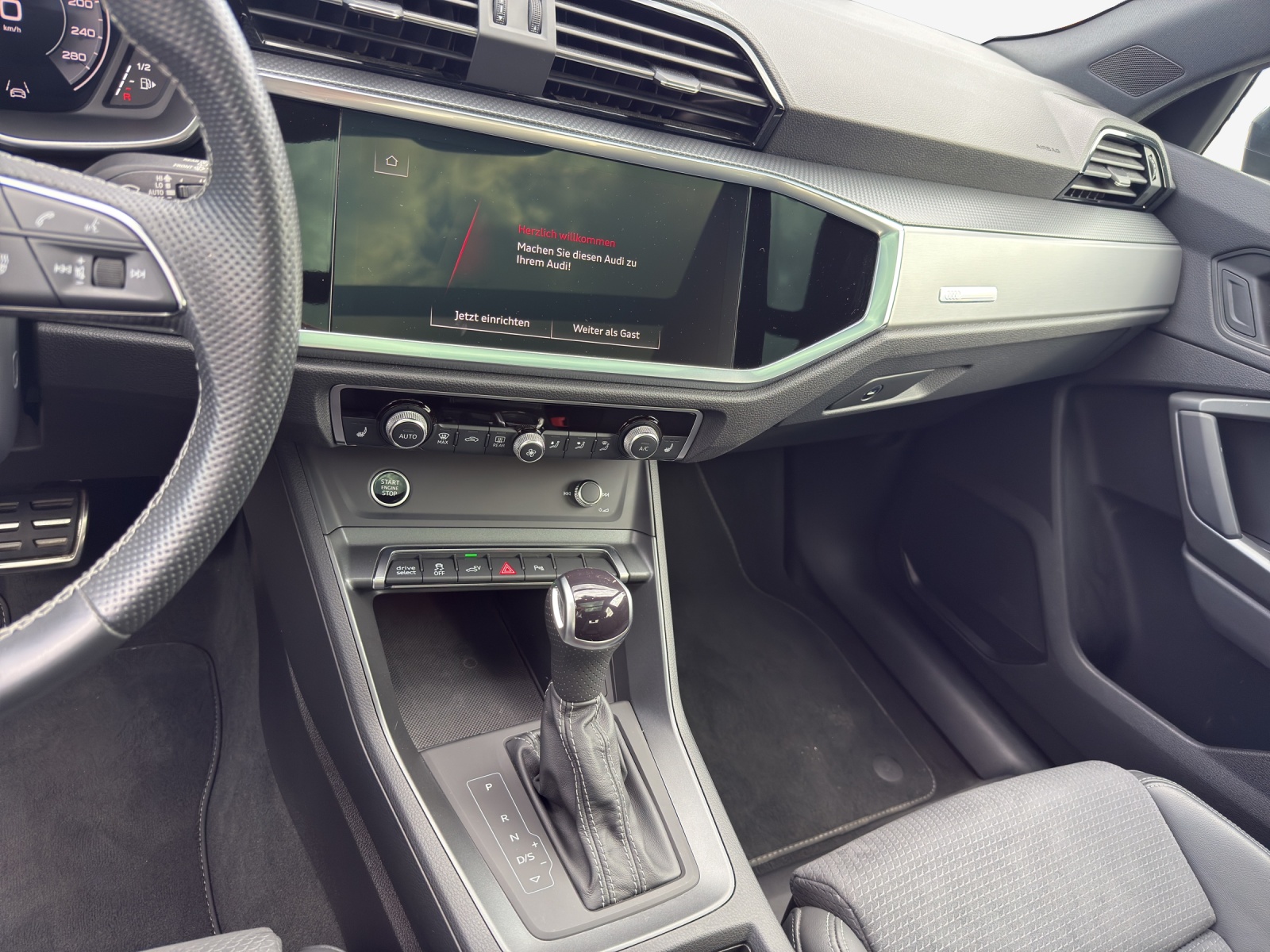 AUDI Q3 45 TFSI e S line S-tronic-image-11