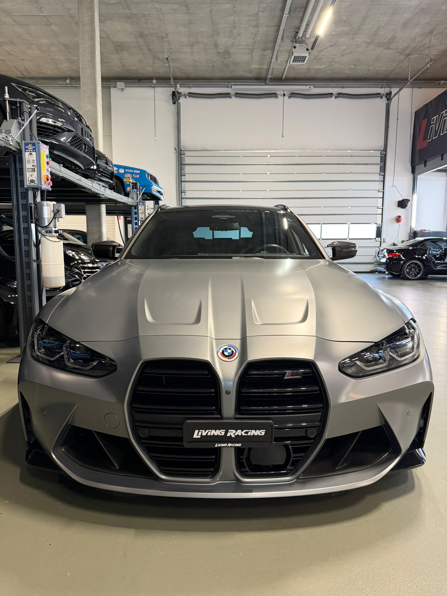 BMW M3 Touring Competition M *Frozen Grey-CH VHC*-image-5