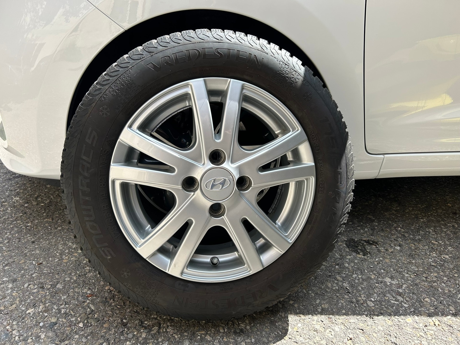 HYUNDAI i10 1.0 Amplia-image-15