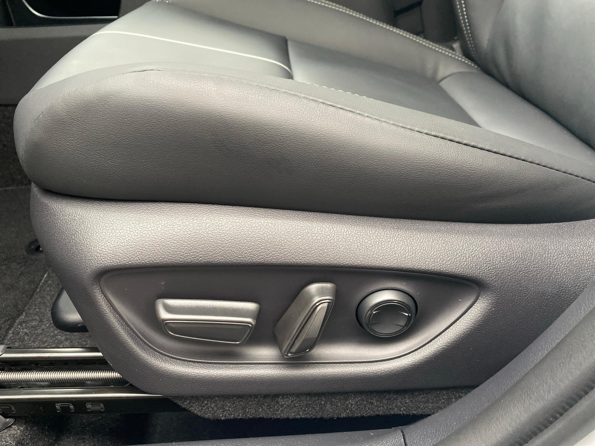 LEXUS LBX 1.5 Hybrid Relax AWD-image-18