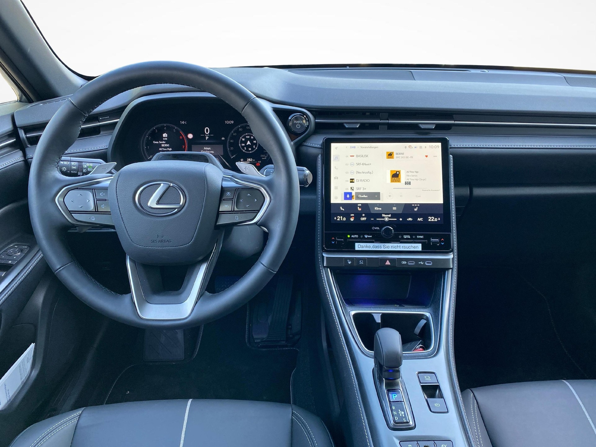 LEXUS LBX 1.5 Hybrid Relax AWD-image-7