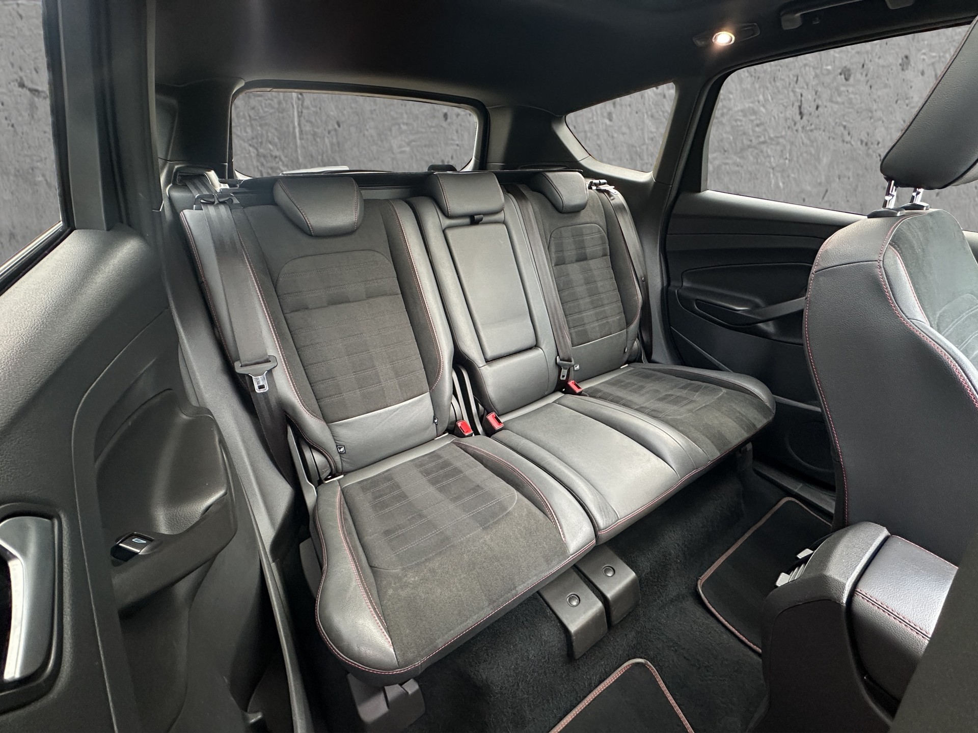 FORD Kuga 2.0 TDCi 150 ST-Line FPS-image-12