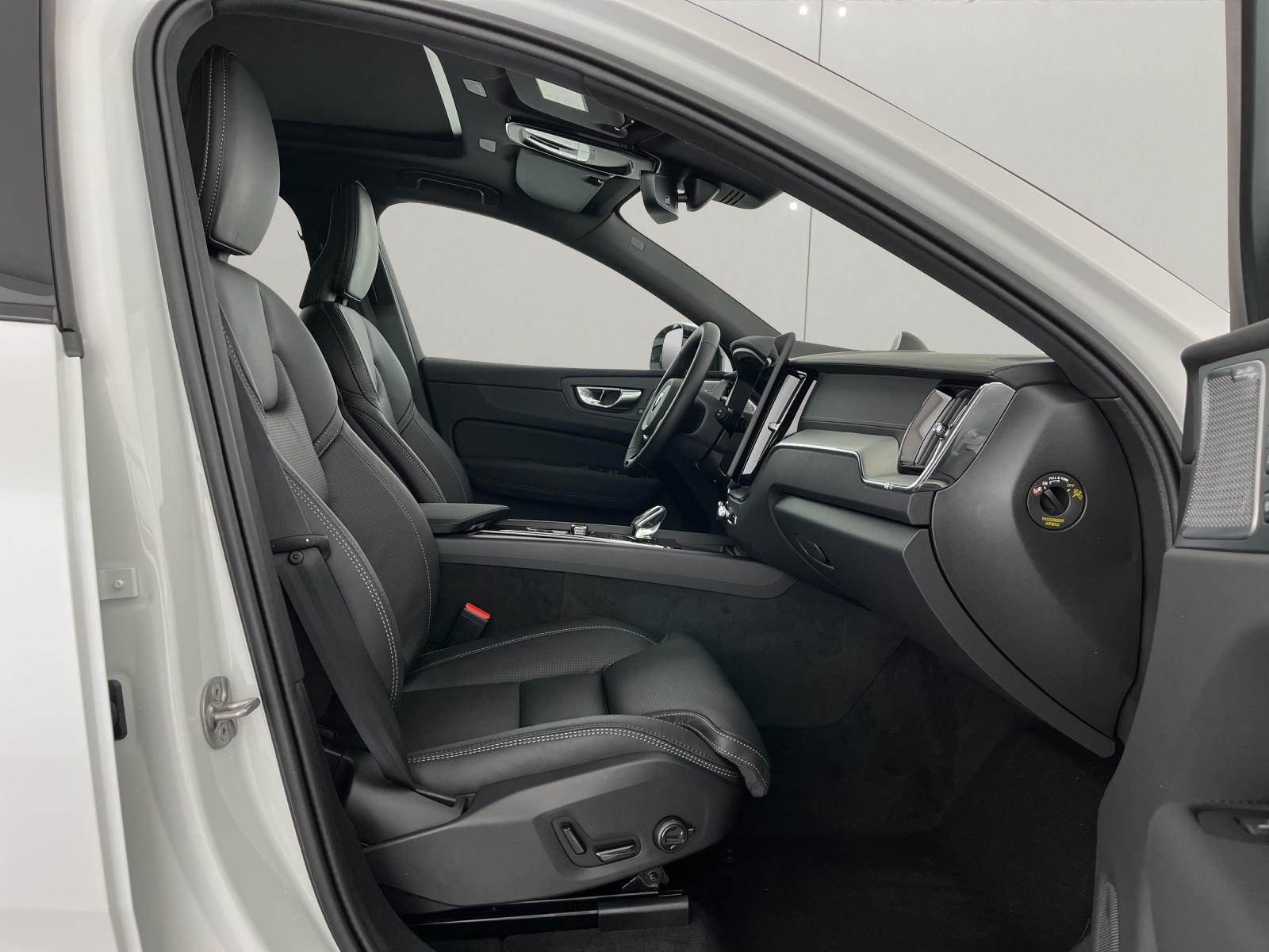VOLVO XC60 2.0 T6 TE Black Edition eAWD-image-9