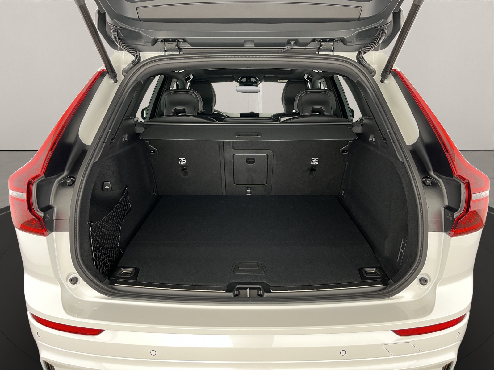 VOLVO XC60 2.0 T6 TE Black Edition eAWD-image-5