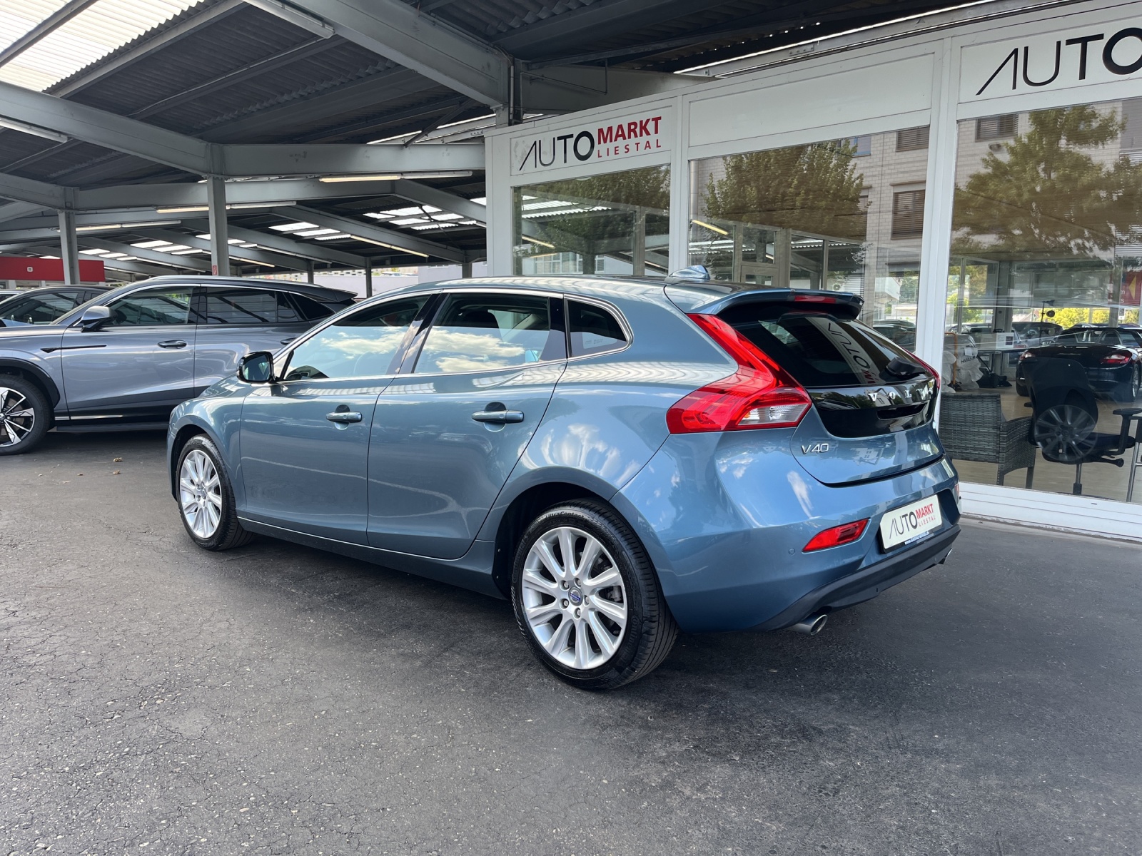 VOLVO V40 D3 Summum Geartronic-showroom-element-2