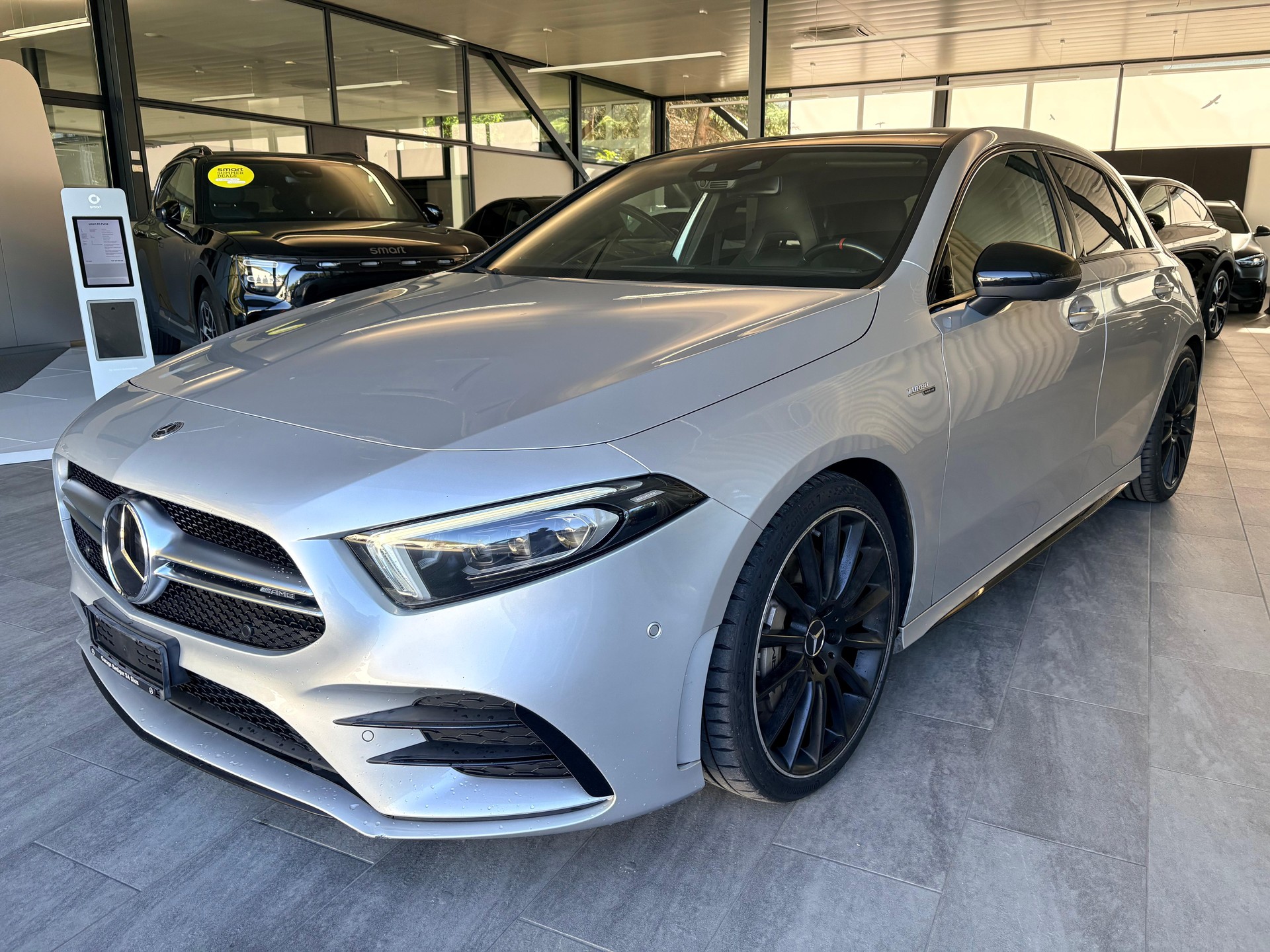 MERCEDES-BENZ A 35 AMG 4matic-showroom-element-1