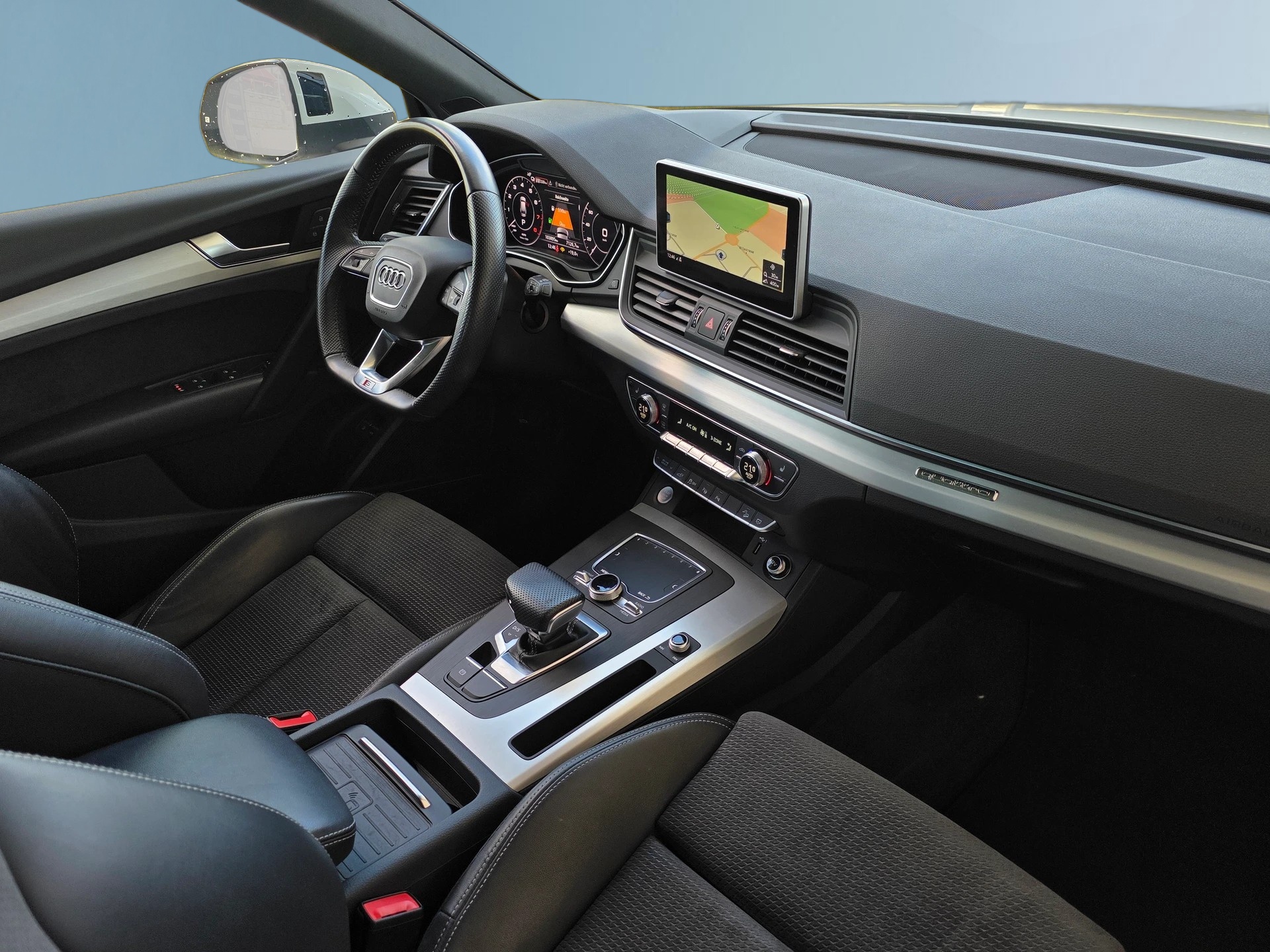 AUDI Q5 55 TFSI e Sport Quattro S-Line * CH-Fahrzeug * Frisch ab MFK * Anhängerkupplung * Panorama * Frisch ab MFK *-image-23