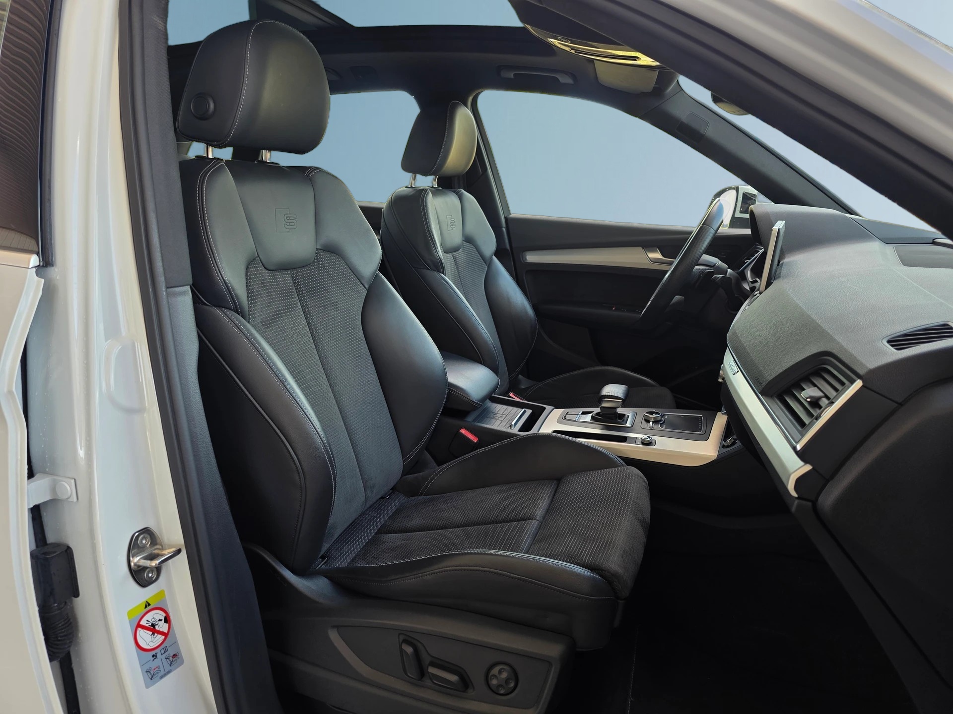 AUDI Q5 55 TFSI e Sport Quattro S-Line * CH-Fahrzeug * Frisch ab MFK * Anhängerkupplung * Panorama * Frisch ab MFK *-image-22