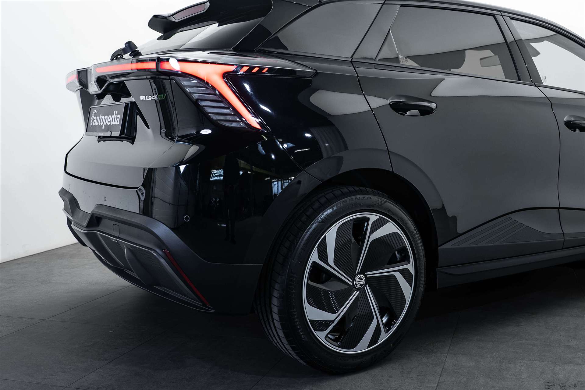 MG MG 4 EV 64kWh Premium Facelift Automat-showroom-element-3