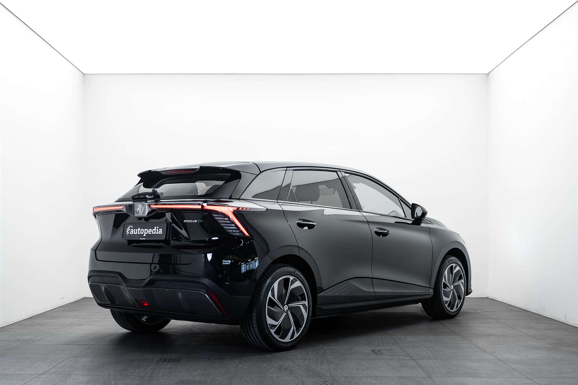 MG MG 4 EV 64kWh Premium Facelift Automat-showroom-element-2