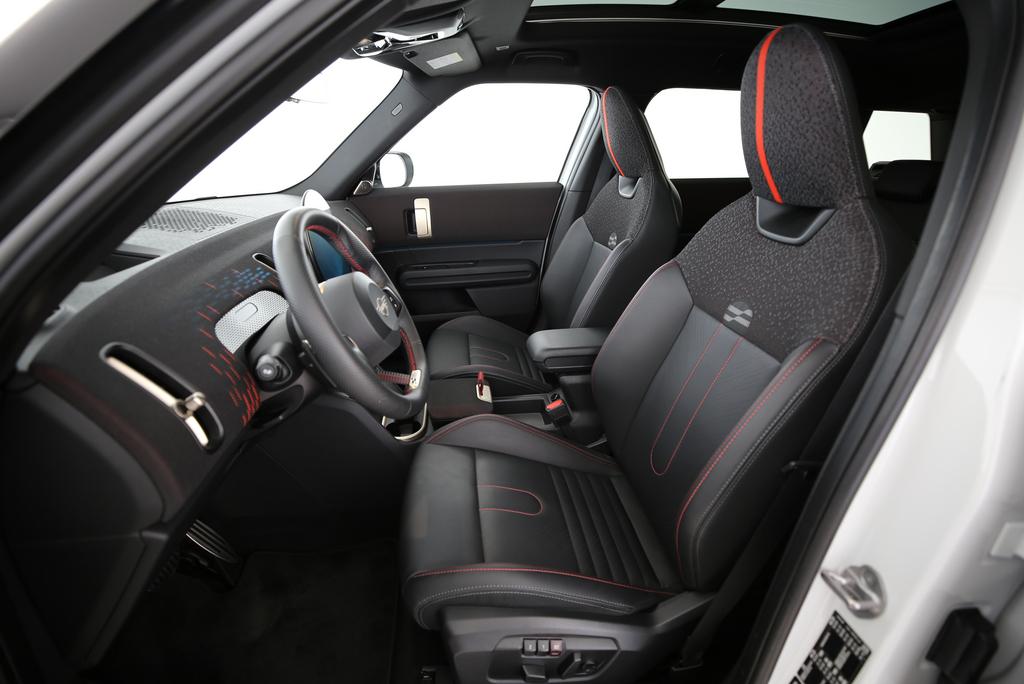 MINI Countryman F60 2.0i John Cooper Works ALL4-showroom-element-3