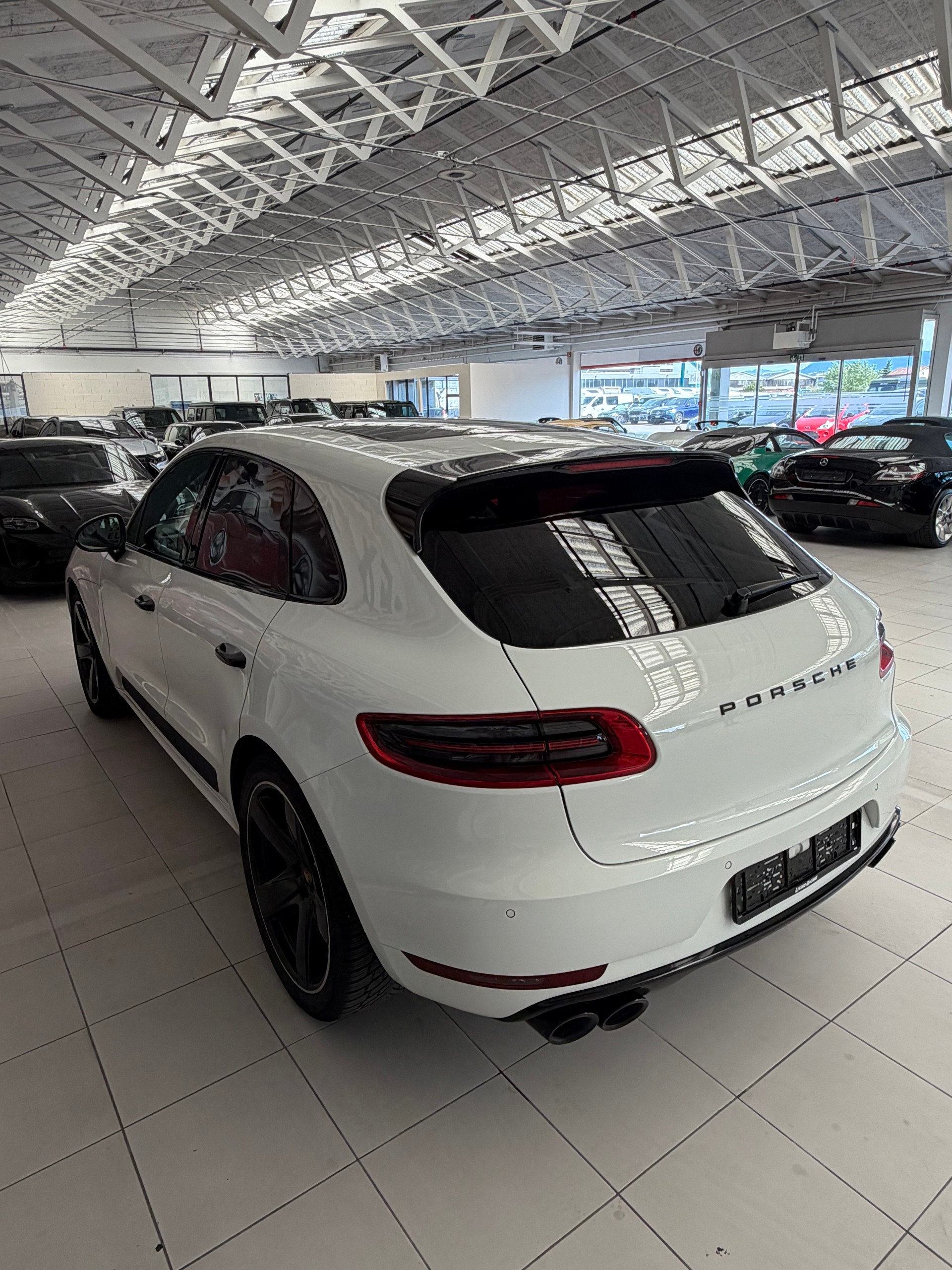 PORSCHE Macan S Diesel PDK-showroom-element-3