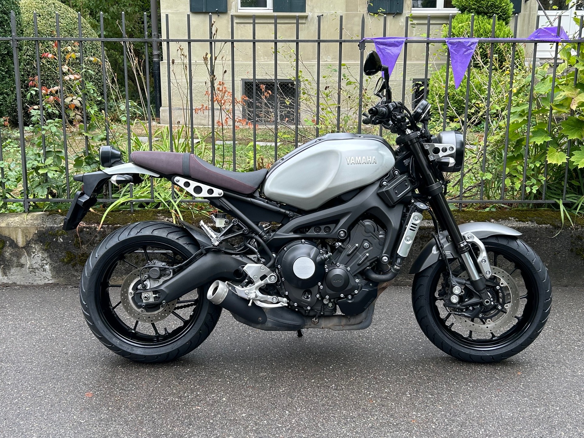 YAMAHA XSR 900-image-0