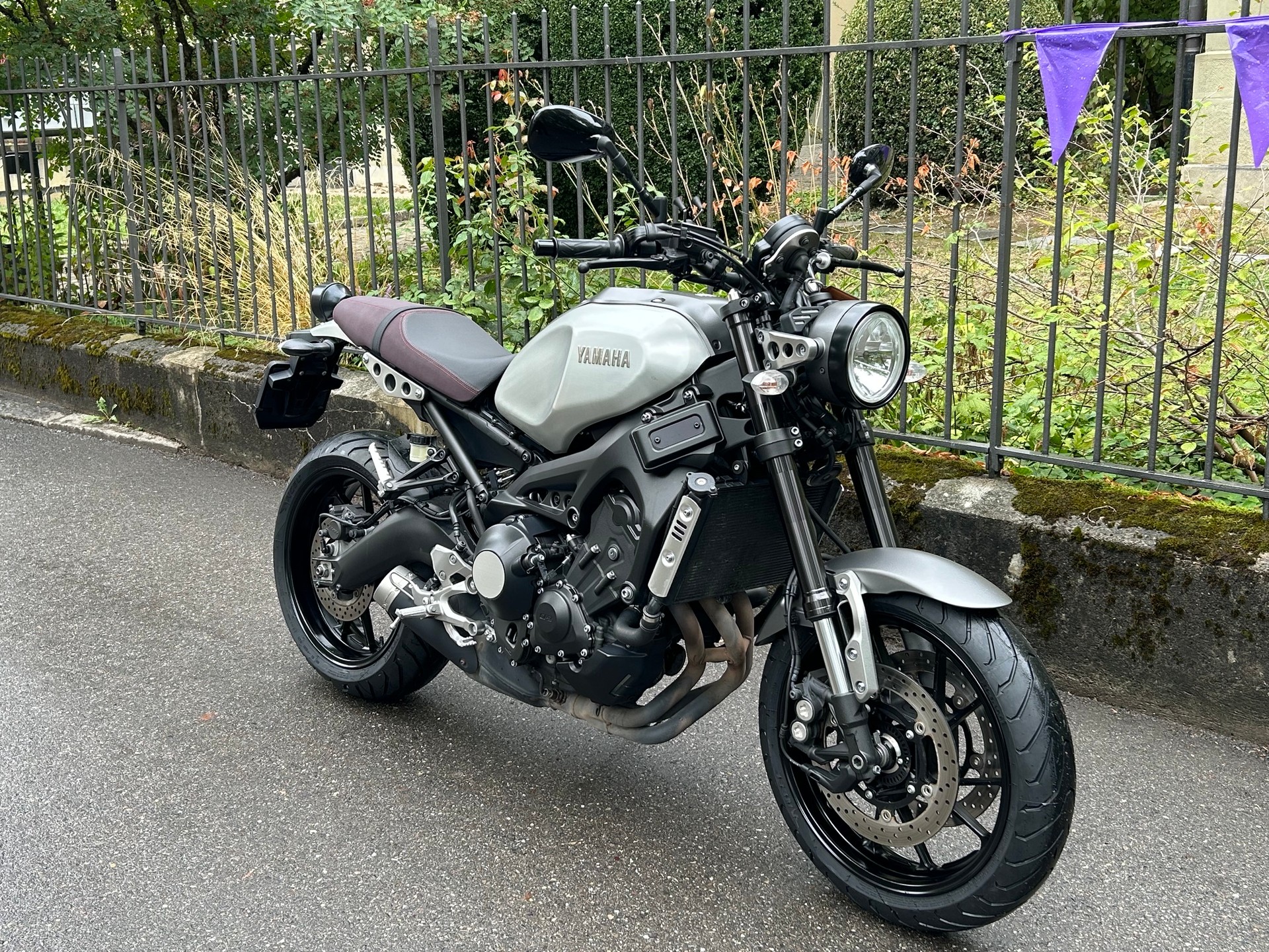 YAMAHA XSR 900-image-2