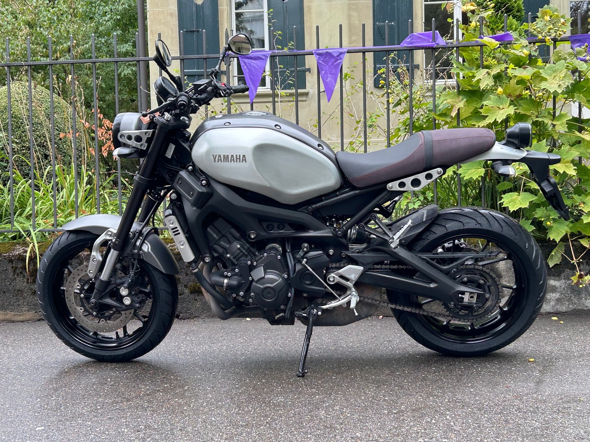 YAMAHA XSR 900-image-1
