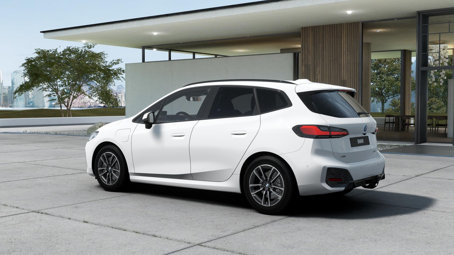 BMW 230e xDrive Active Tourer-showroom-element-1