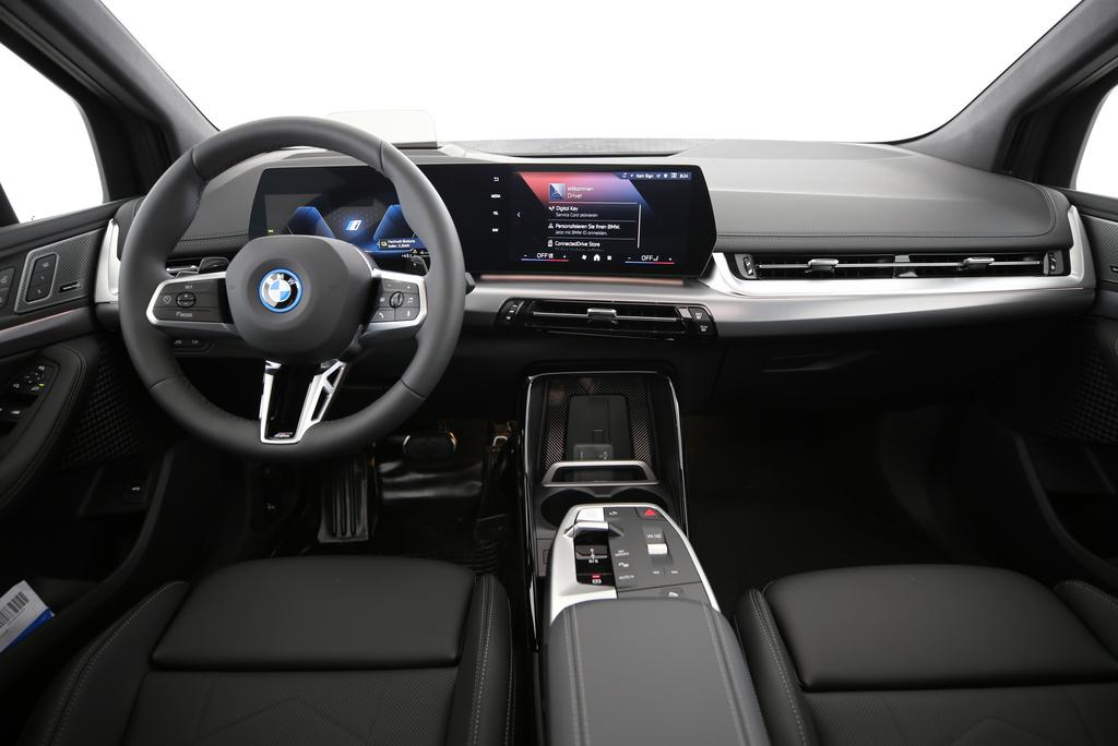 BMW 230e xDrive Active Tourer-showroom-element-2