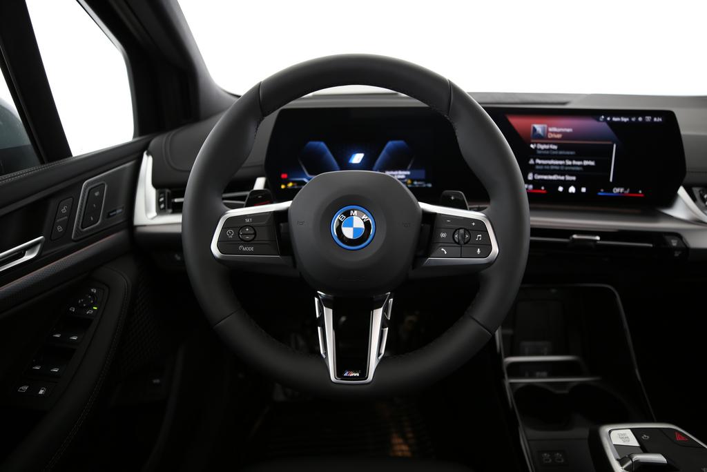BMW 230e xDrive Active Tourer-showroom-element-3