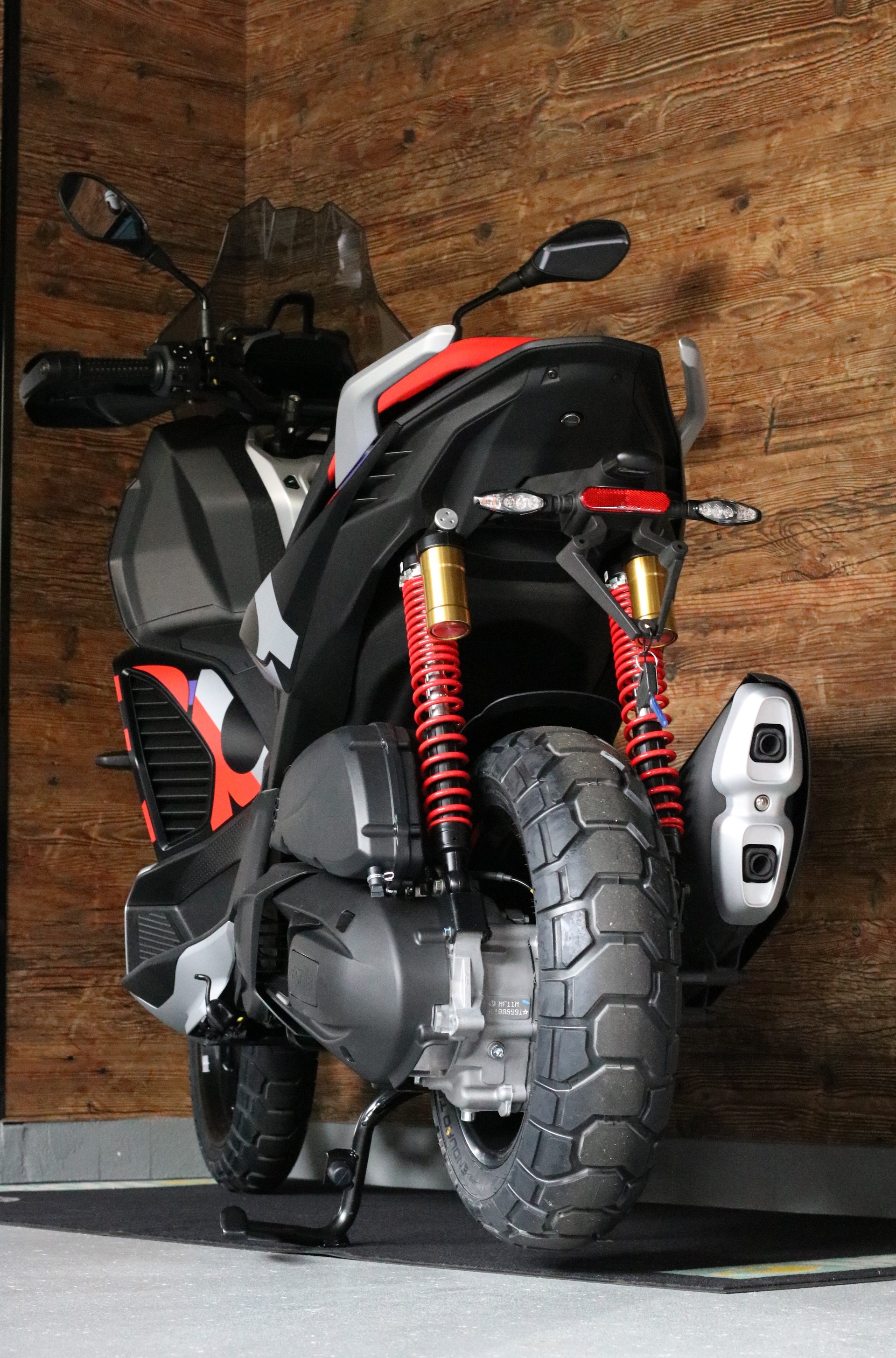 APRILIA SR GT 400 Replica-image-3