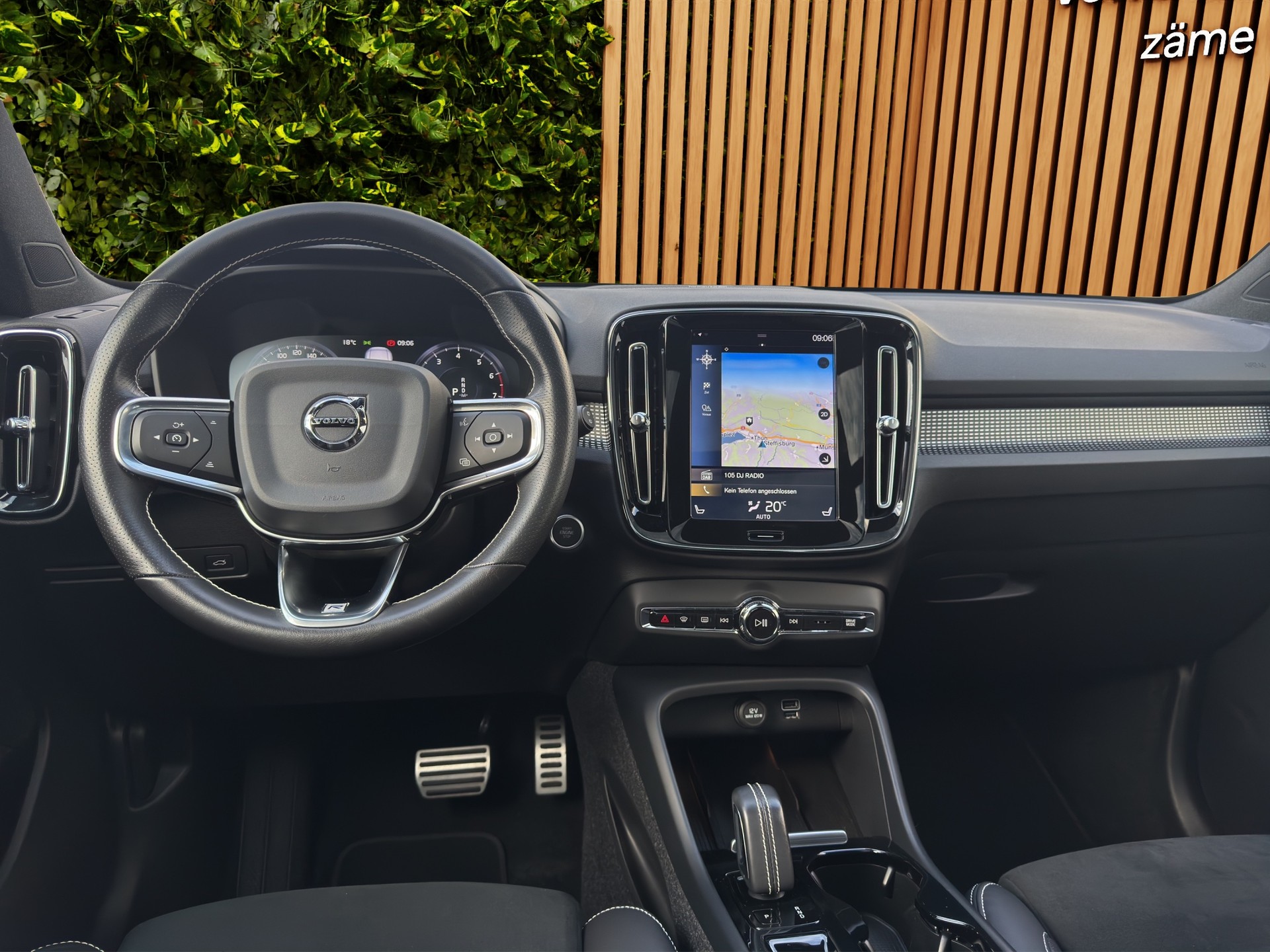 VOLVO XC40 2.0 T4 R-Design-image-8