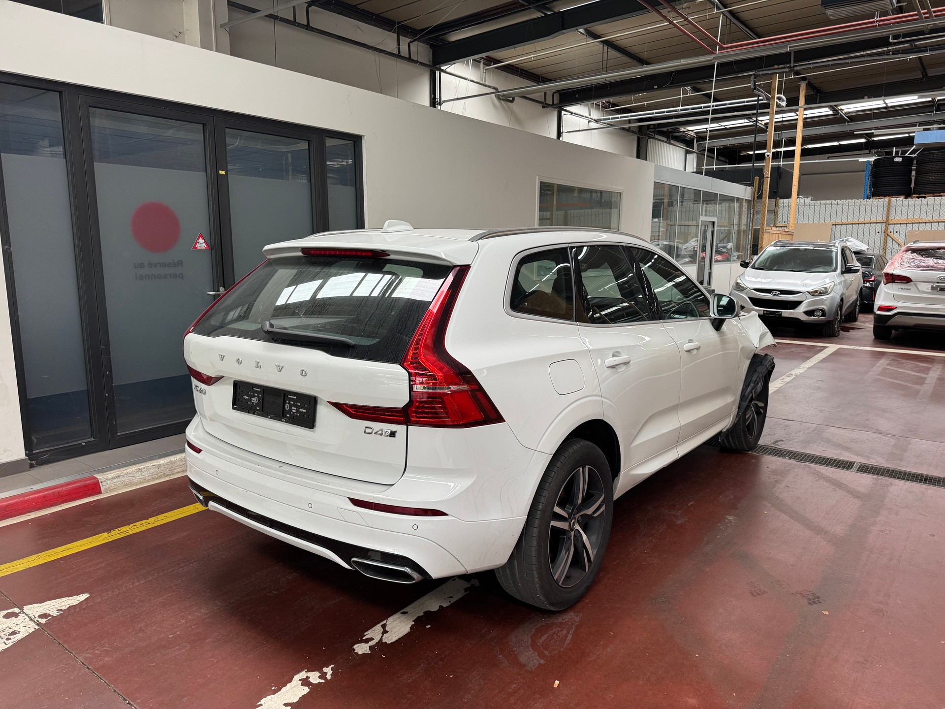 VOLVO XC90 D4 FWD R-Design Geartronic-image-11
