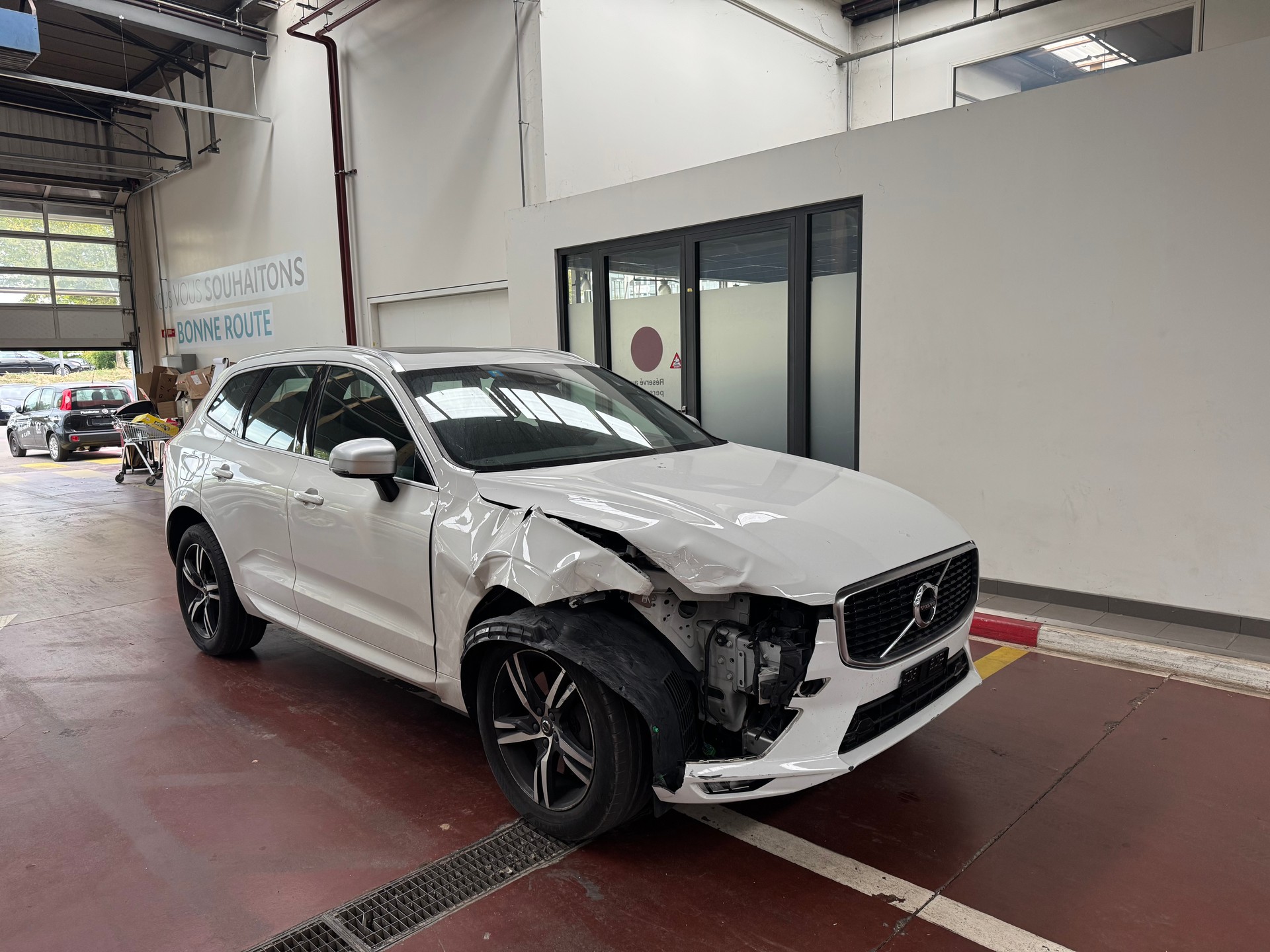 VOLVO XC90 D4 FWD R-Design Geartronic-image-4
