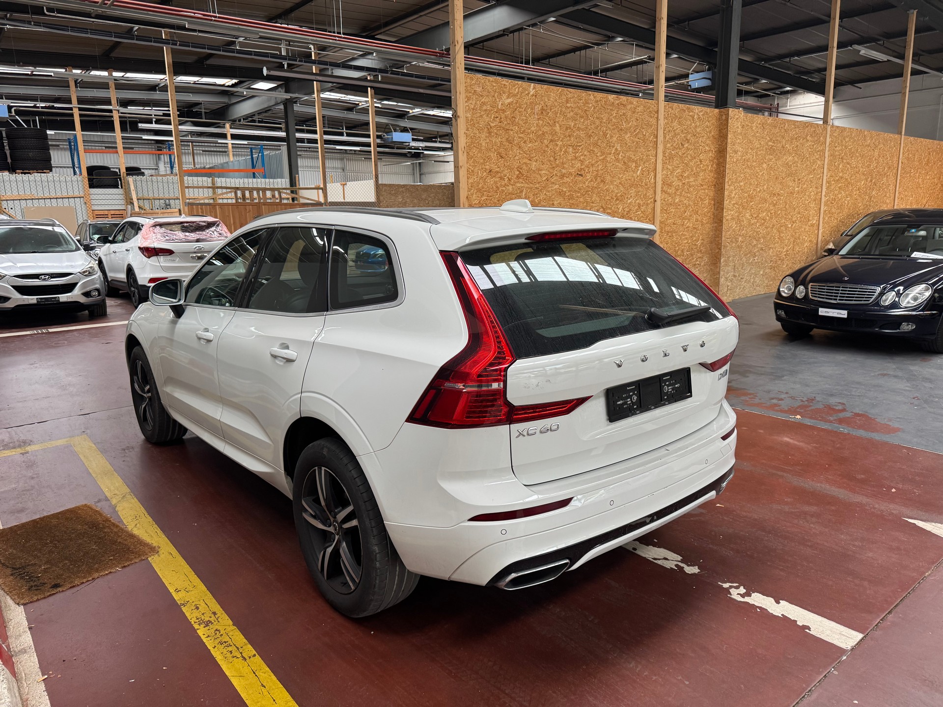 VOLVO XC90 D4 FWD R-Design Geartronic-image-10