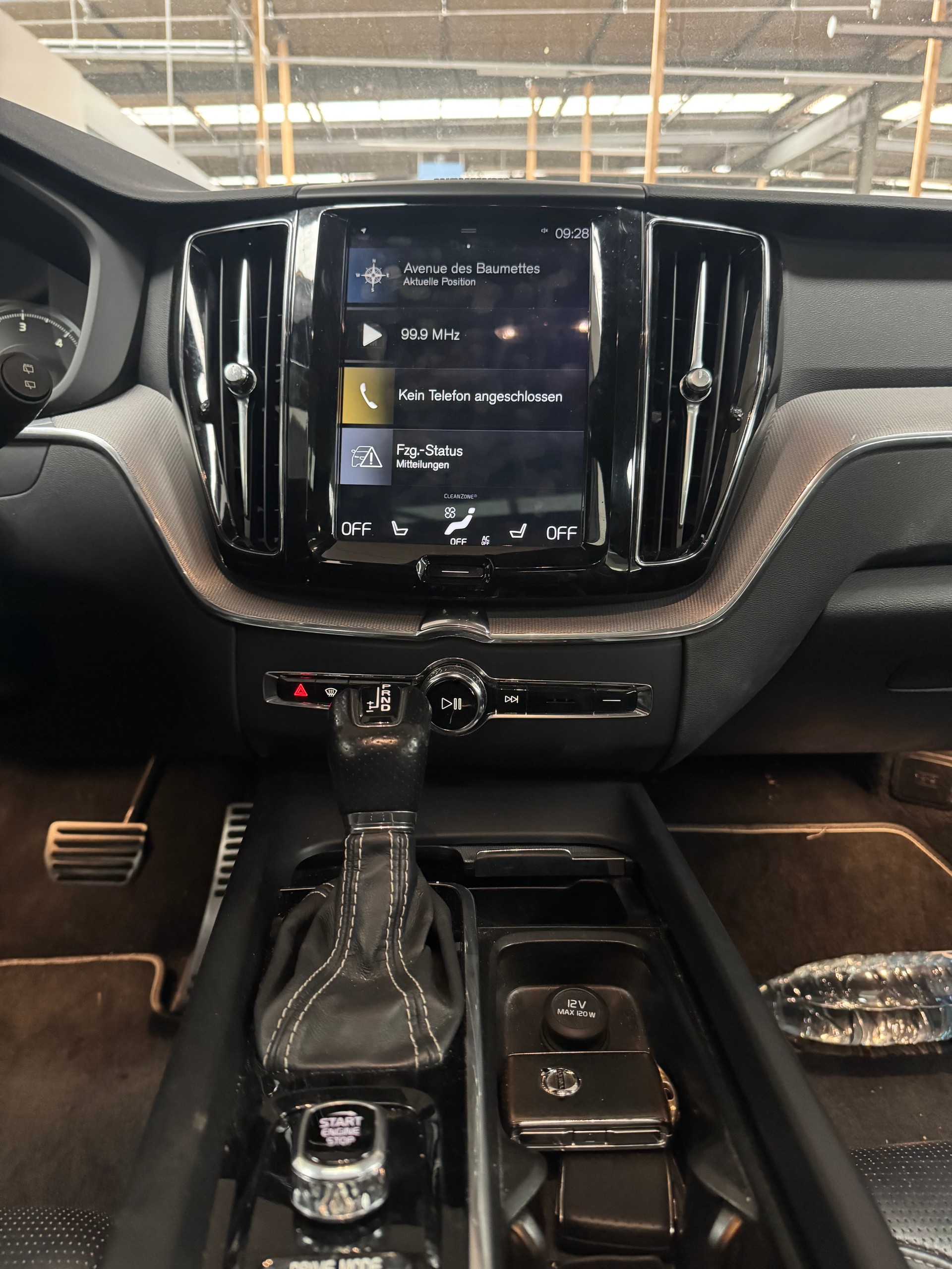 VOLVO XC90 D4 FWD R-Design Geartronic-image-18