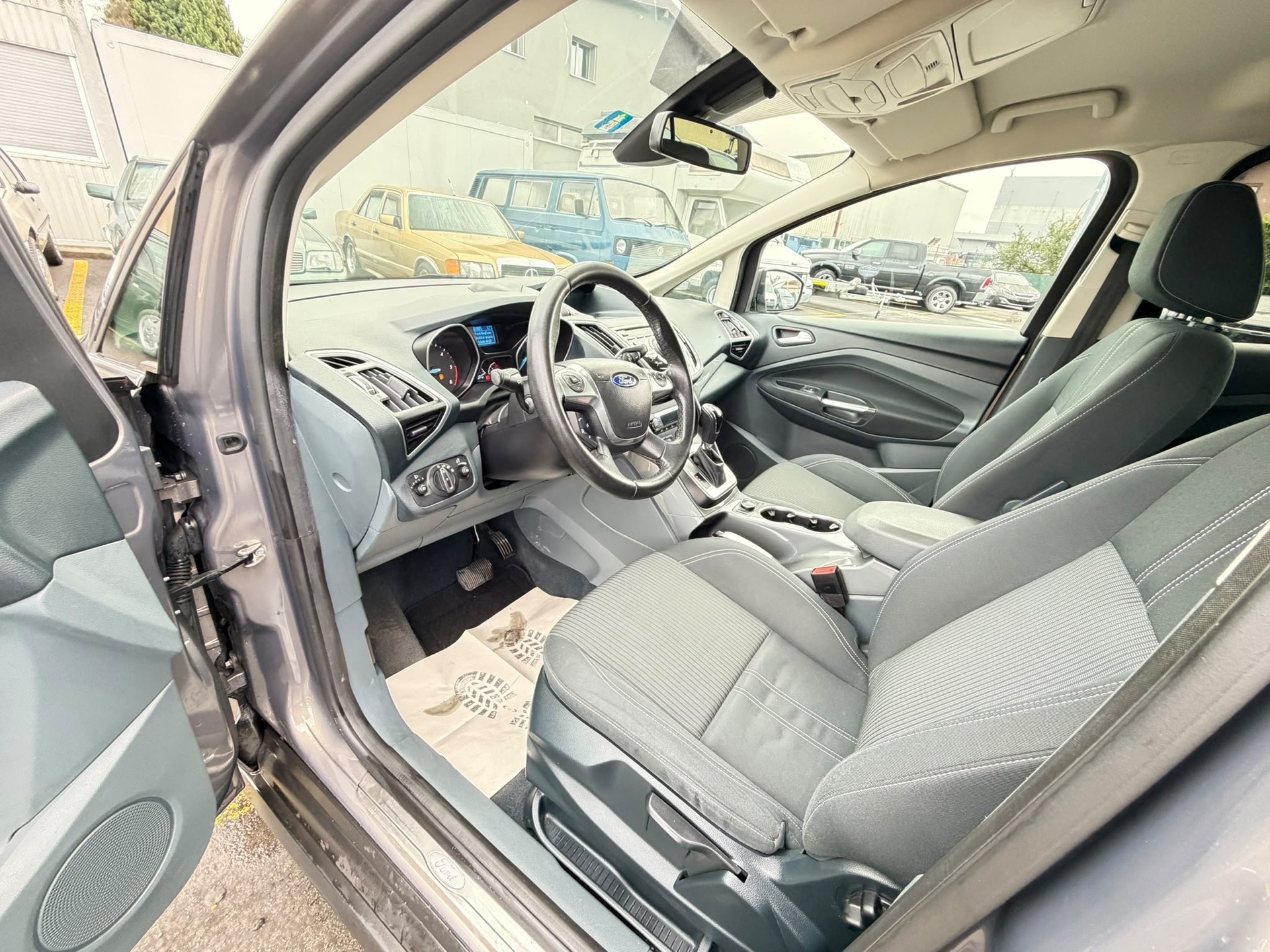 FORD Grand C-MAX-image-9