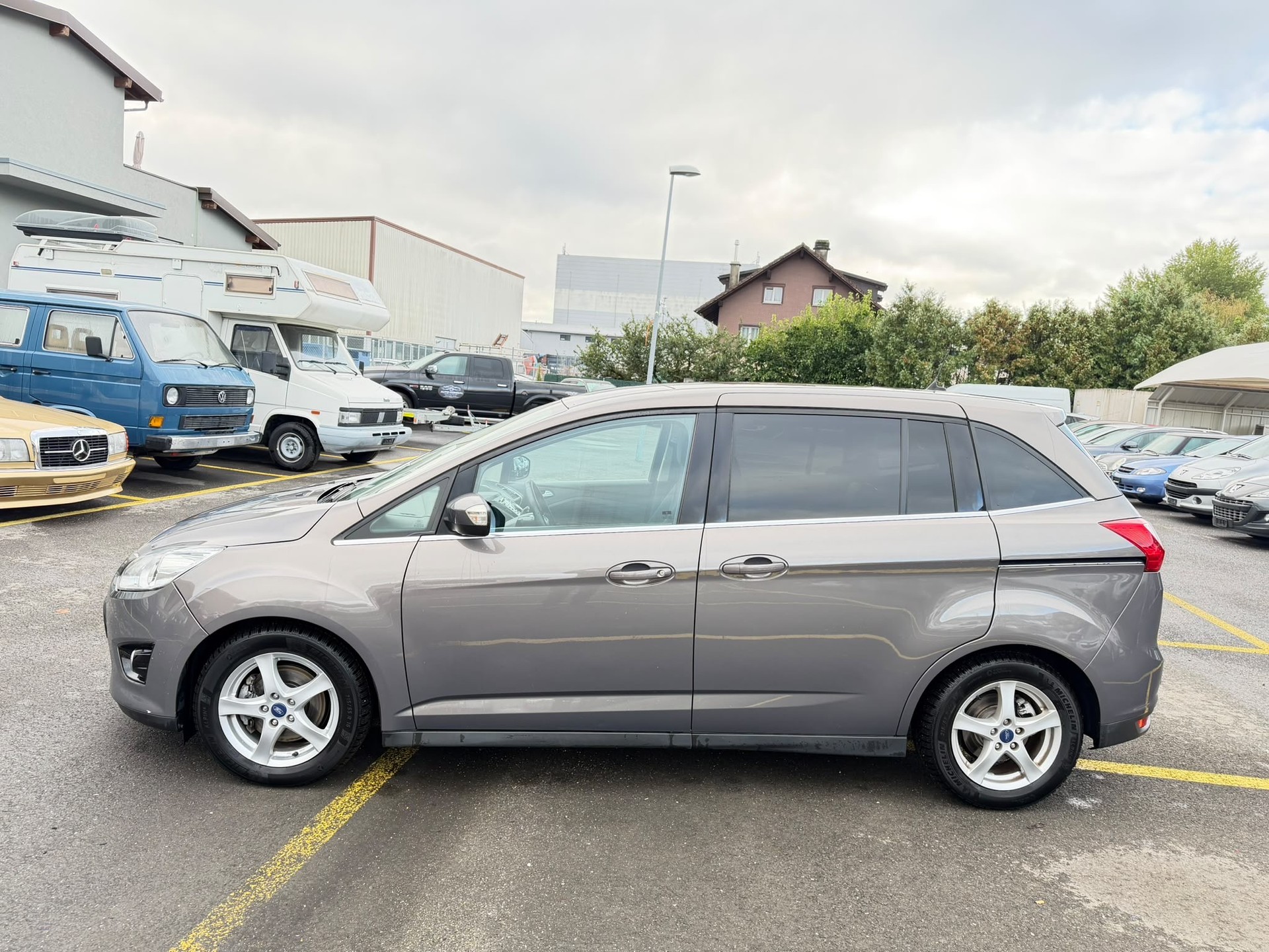 FORD Grand C-MAX-image-6