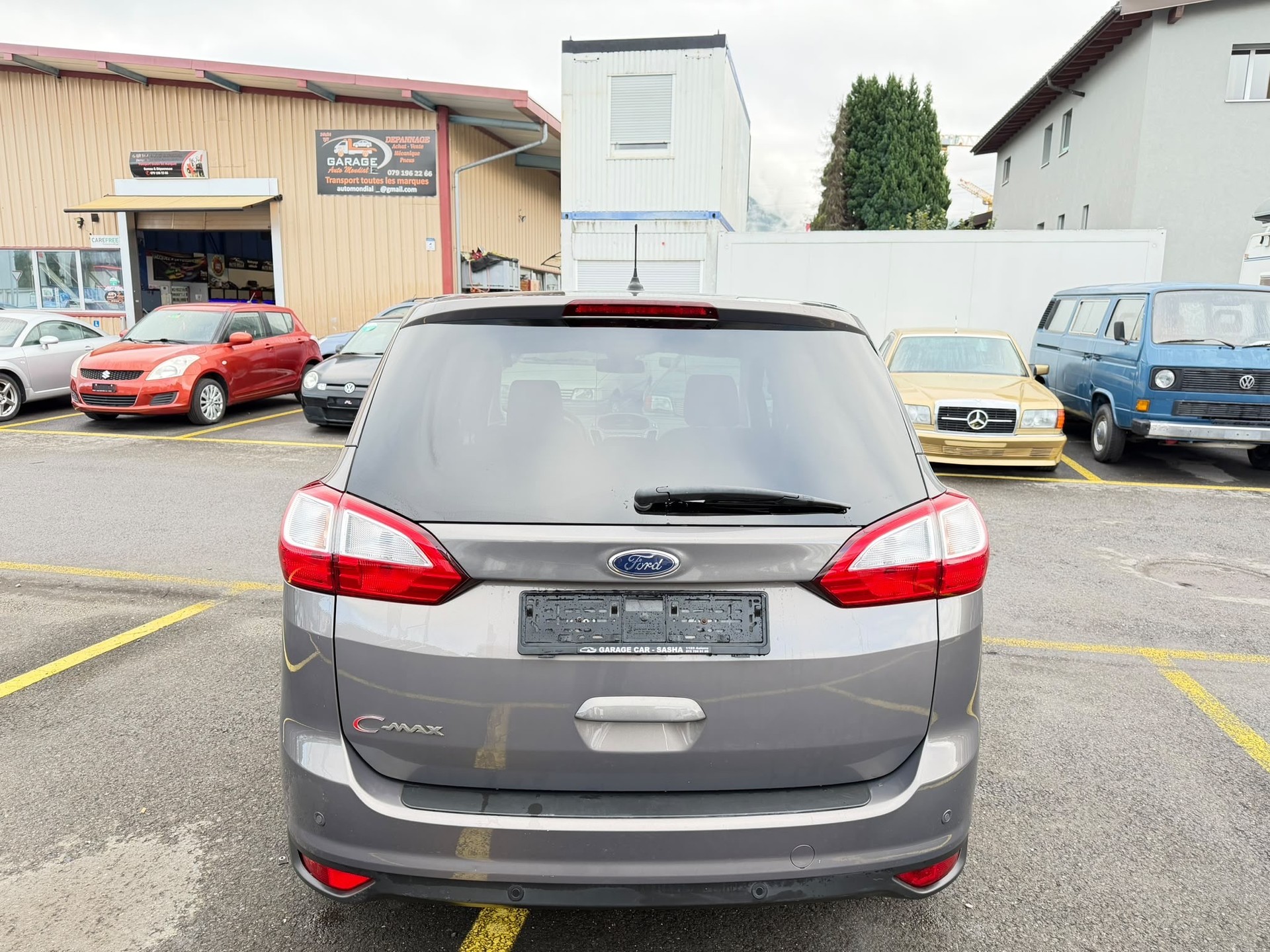 FORD Grand C-MAX-image-8