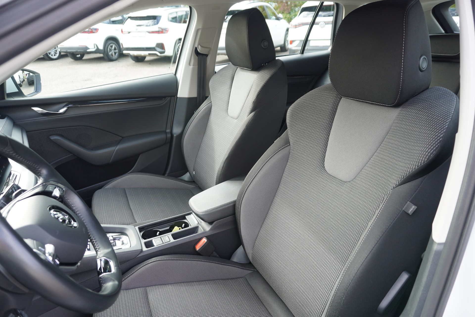 SKODA Octavia Combi 2.0 TDI DSG Ambition 4x4-image-12