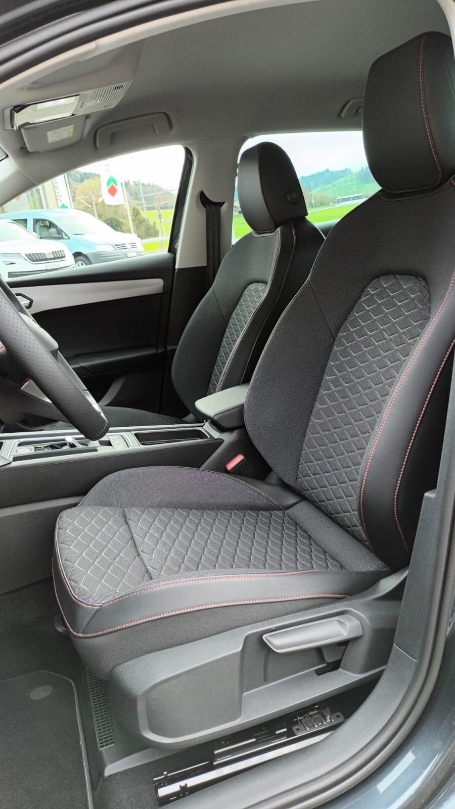 SEAT Leon 1.5 eTSI mHEV DSG FR-image-13