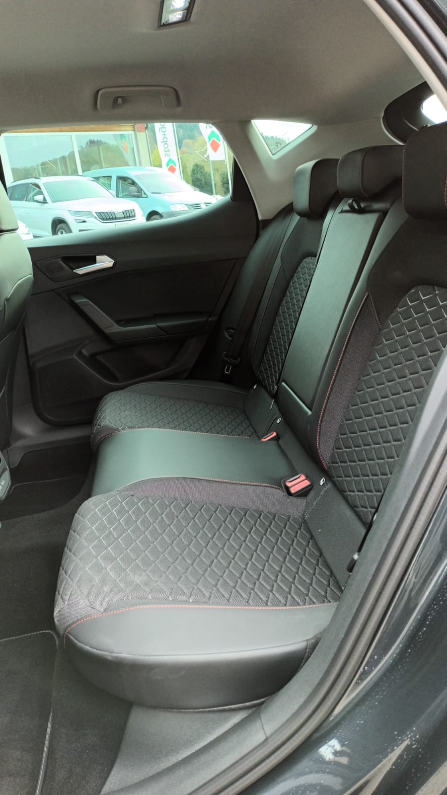 SEAT Leon 1.5 eTSI mHEV DSG FR-image-14