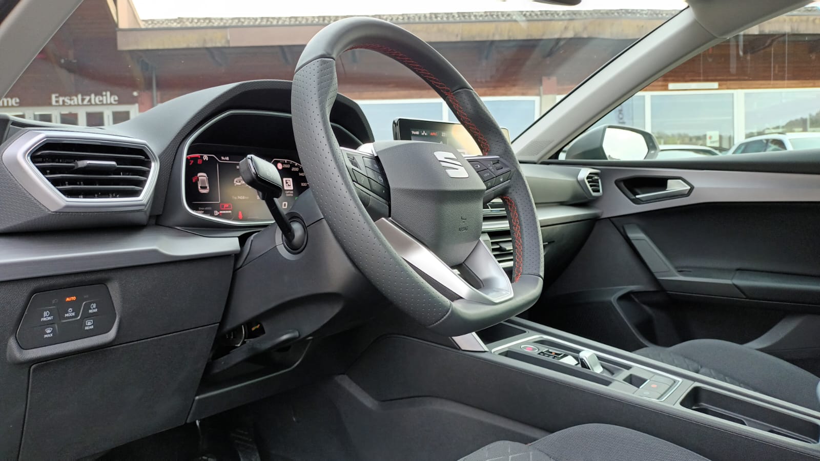 SEAT Leon 1.5 eTSI mHEV DSG FR-image-9