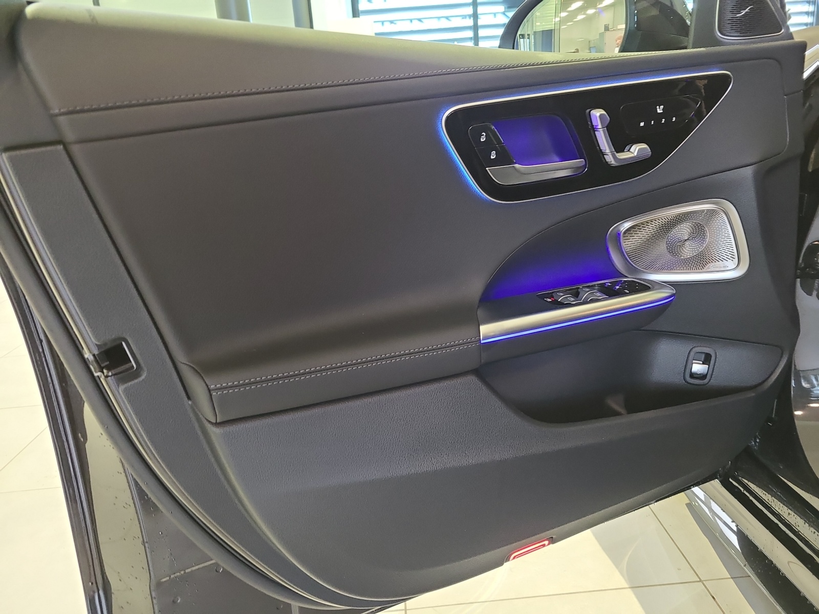 MERCEDES-BENZ C 200 T 4 Matic-image-8