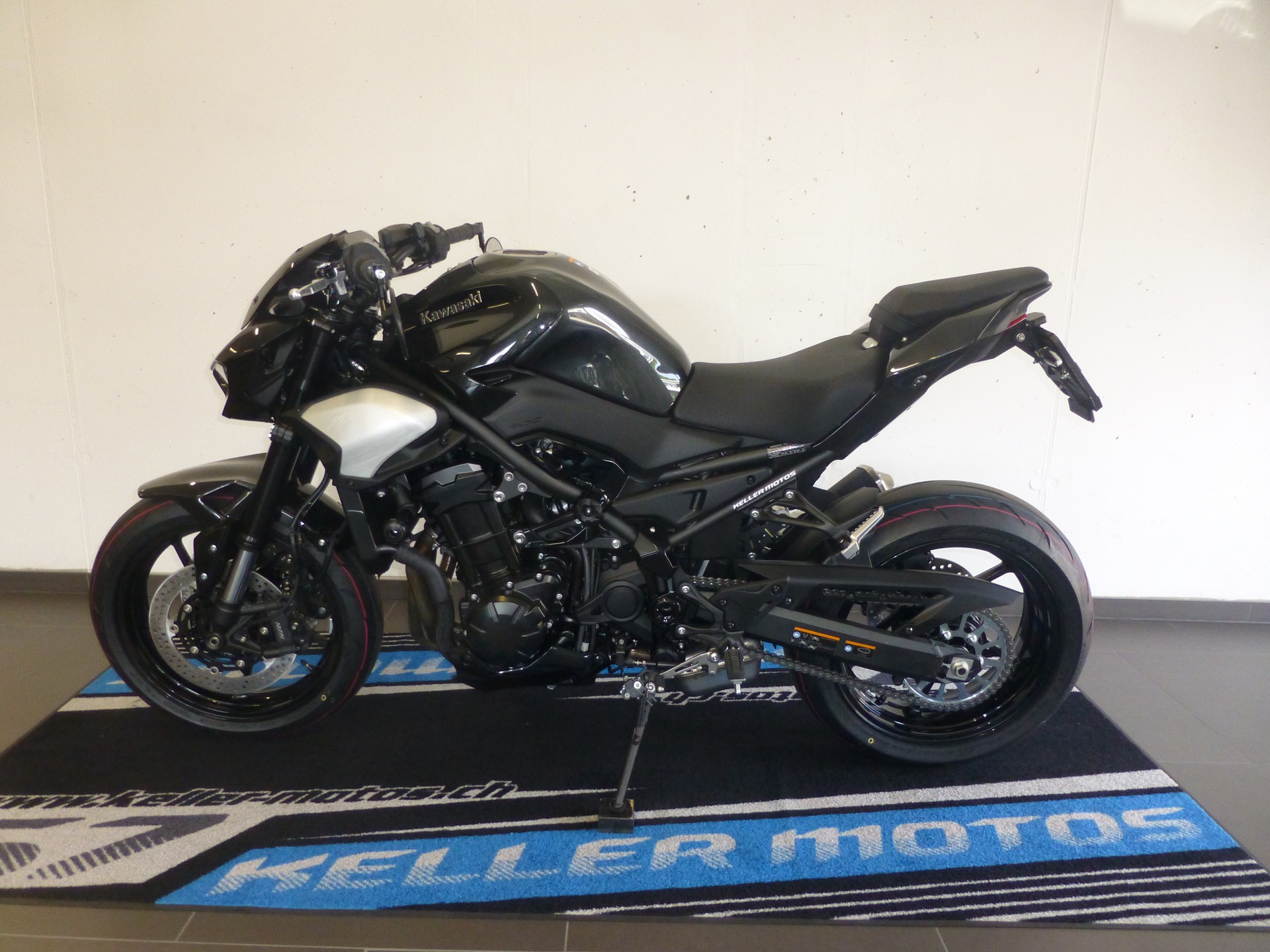 KAWASAKI Z 900 Platin Edition-image-1