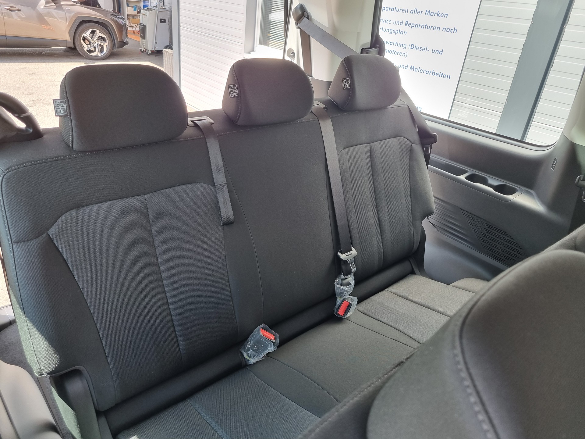 HYUNDAI Staria Wagon 1.6 T-GDi HEV Amplia A-image-9