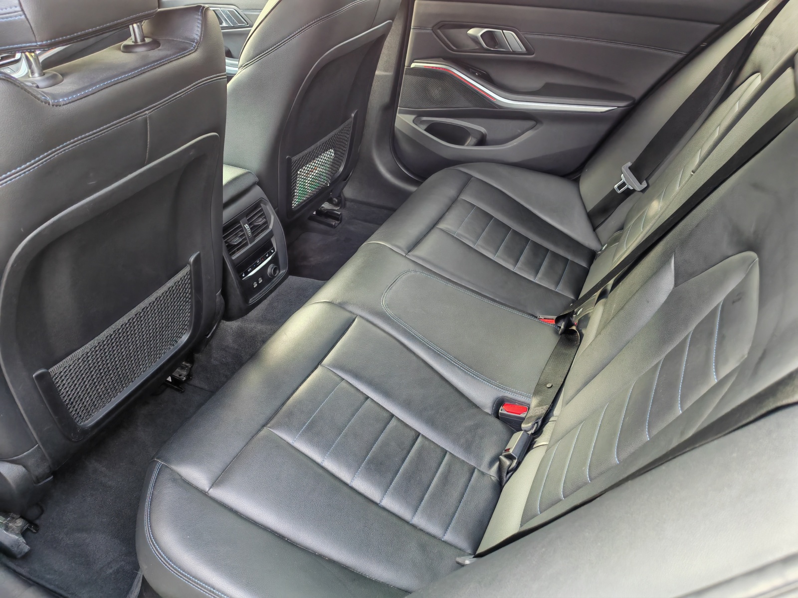 BMW 320i xDrive Steptronic M Sport [Expertise du jour + Garantie 12 mois + Service & Immat. Offerts]-image-12