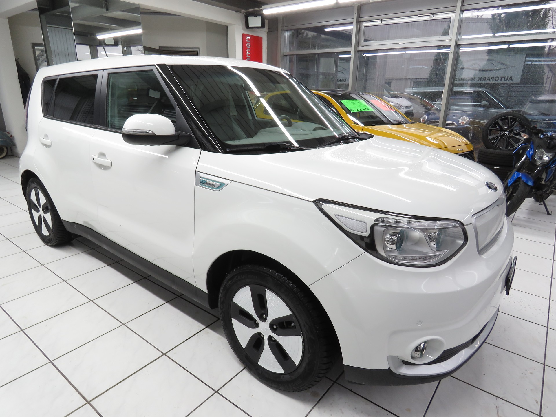 KIA Soul EV Style (Automat)-showroom-element-2