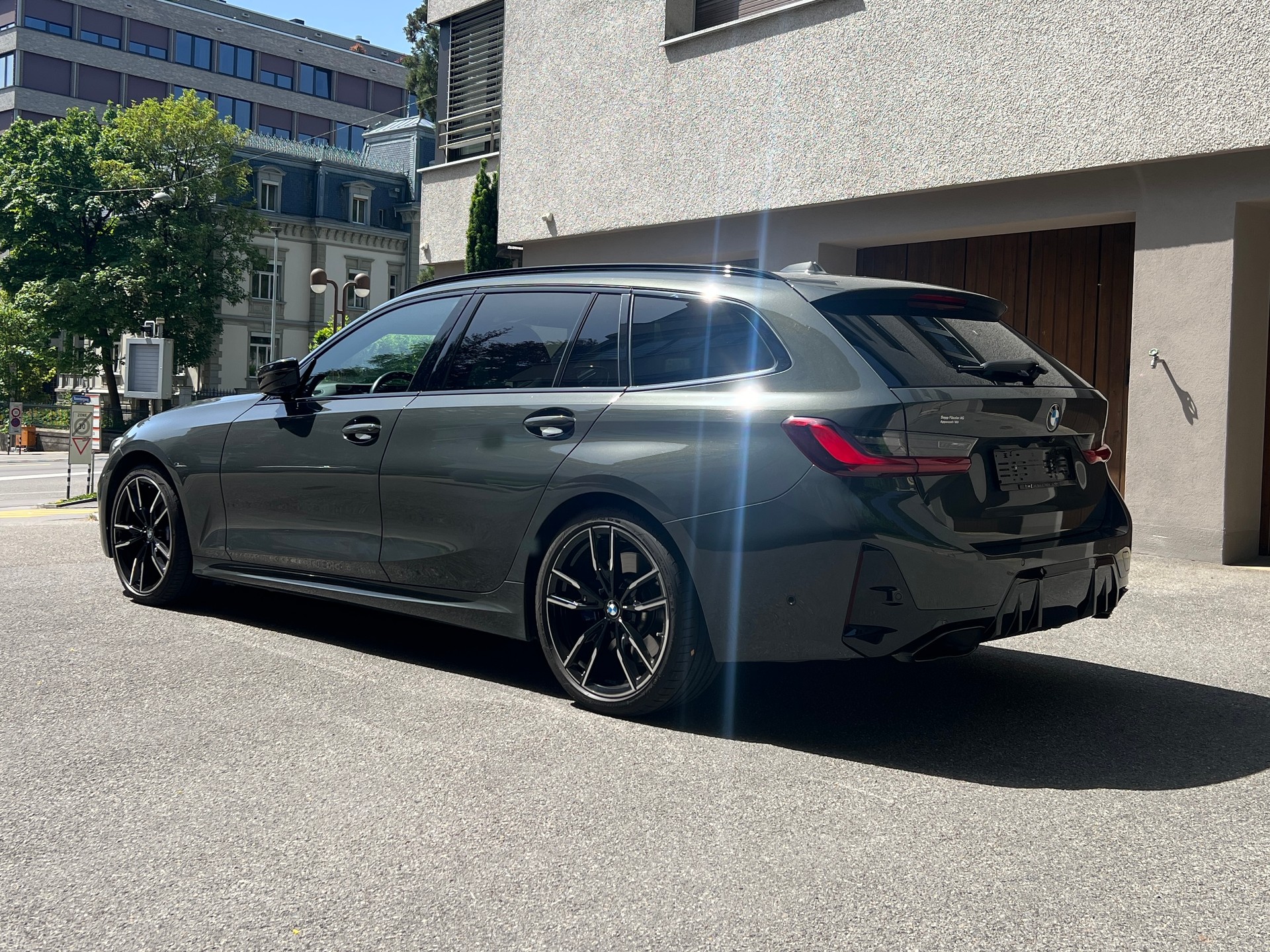 BMW M340i xDrive, Neuwagen Anschlussgarantie bis 01.28, Standheizung, H&K, Vollaustattung-image-4
